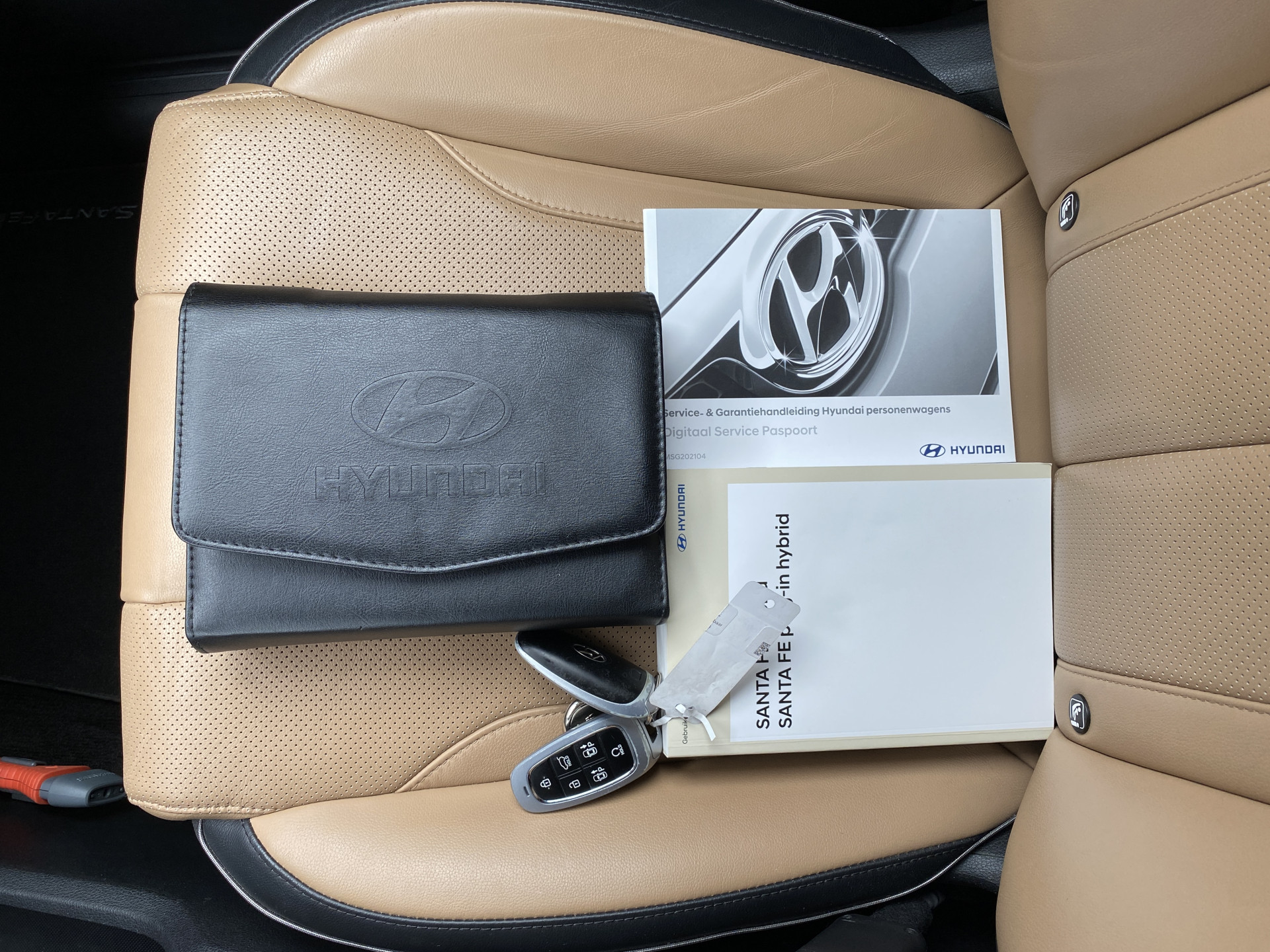 Hyundai Santa Fe 1.6 T-GDI HEV 230 pk Premium AUT. | dealer onderh. | leder inter. | 360 camera | trekhaak | memory | stoel-/stuurvw.