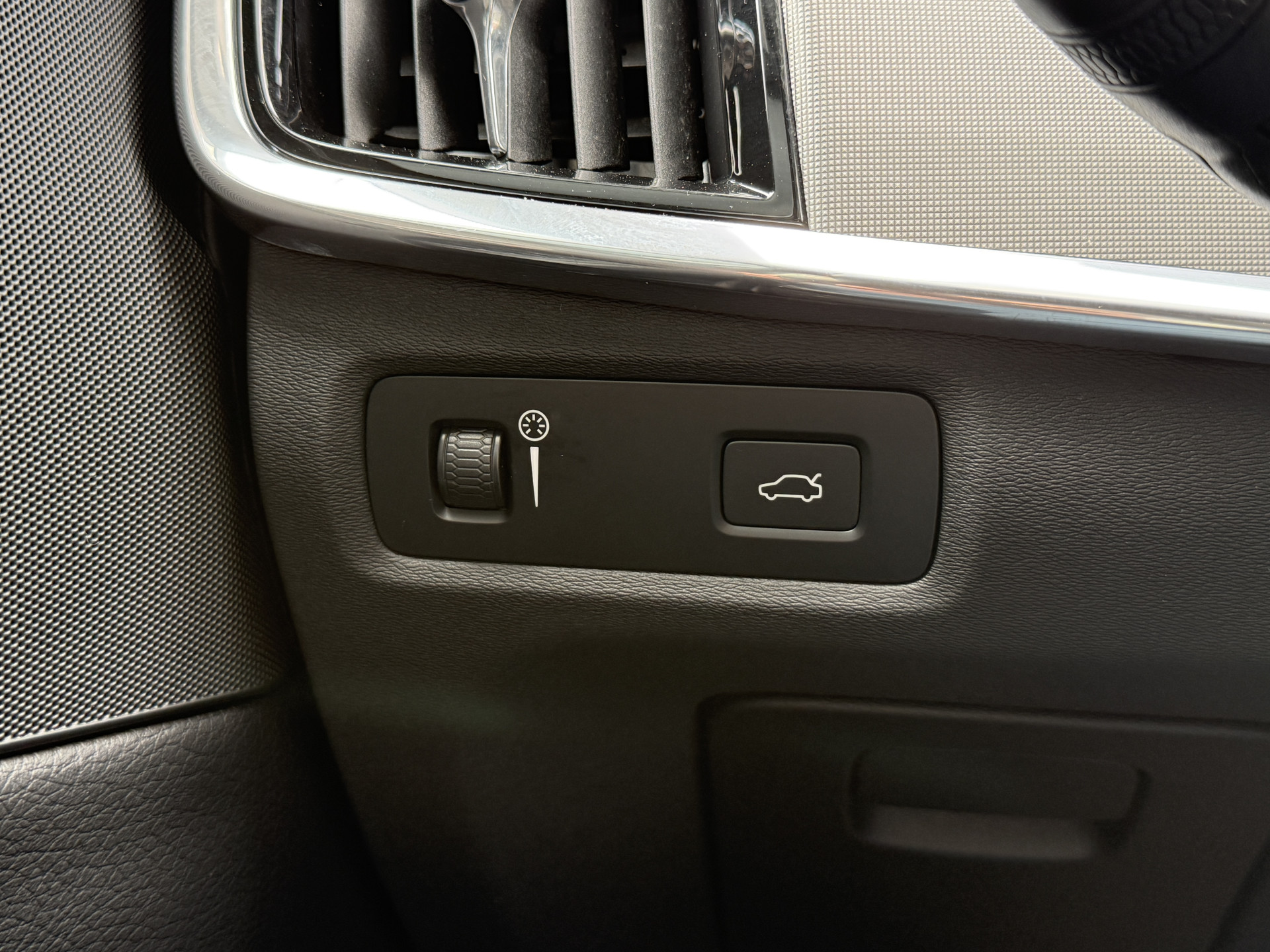 Volvo V90 2.0 B4 Momentum Business | Keyless | Trekhaak | Apple Carplay