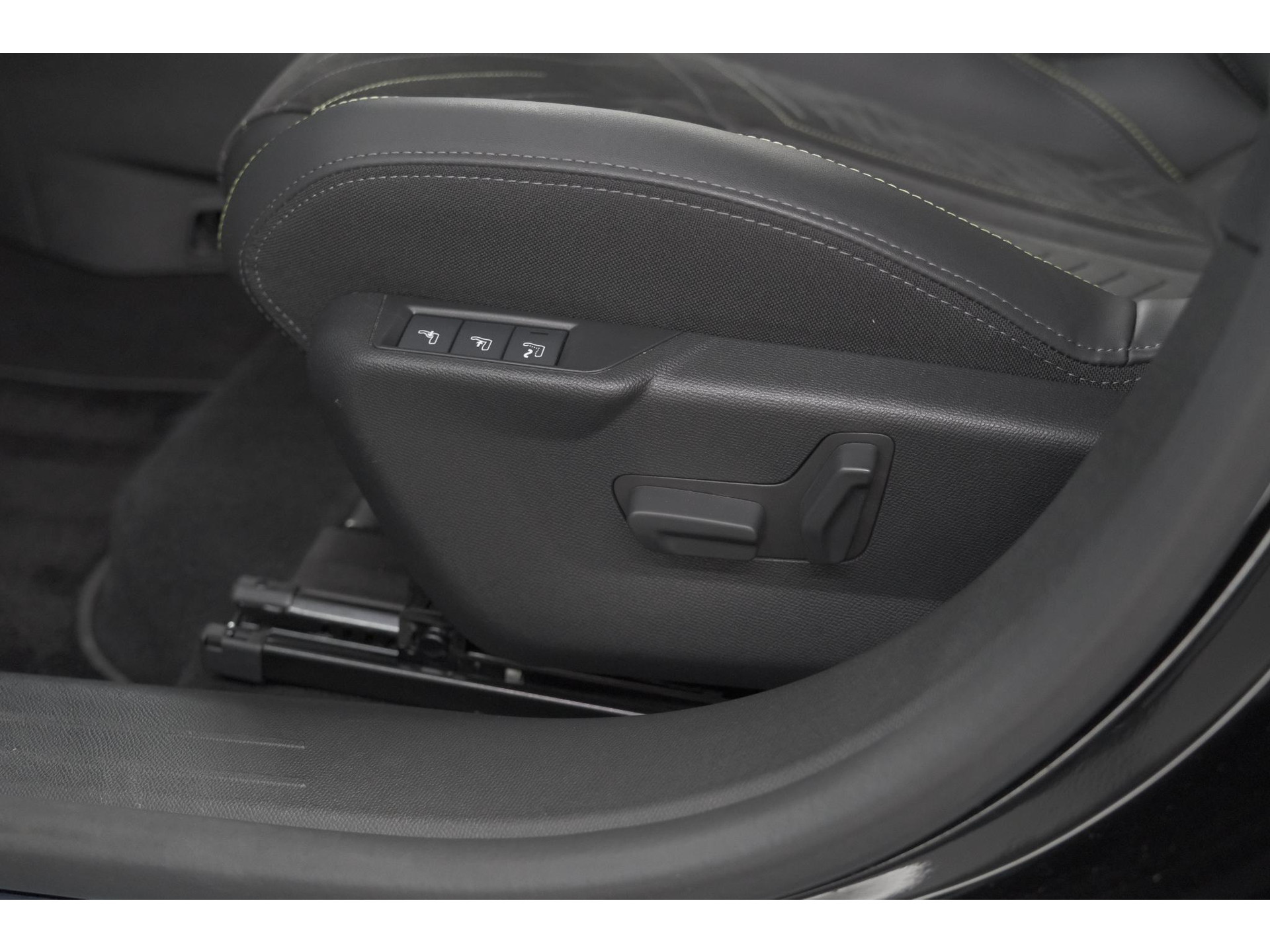 Peugeot 208 1.2 Hybrid 145 e-DCS6 GT | Alcantara Pakket | Camera | Apple Carplay | Stoelverwarming