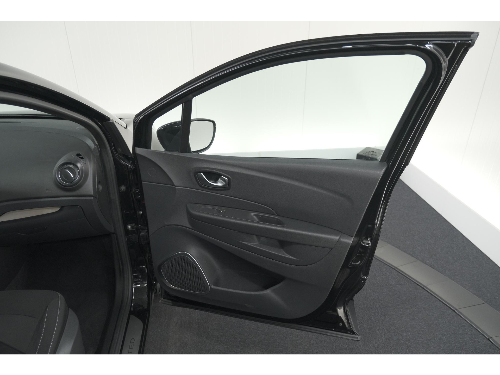 Renault Captur TCe 90 Limited | Trekhaak | Navigatie | Parkeersensoren