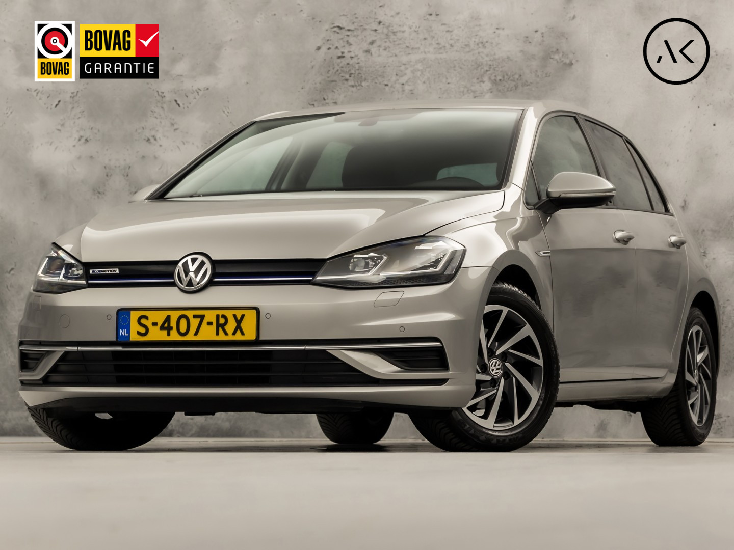 Volkswagen Golf 1.5 TSI 131PK Sportline (APPLE CARPLAY, GROOT NAVI, 4 CILINDER, CLIMATE, LED KOPLAMPEN, STOELVERWARMING, SPORTSTOELEN, GETINT GLAS, LM VELGEN, ADAPTIVE CRUISE, PARKEERSENSOREN, NIEUWSTAAT)