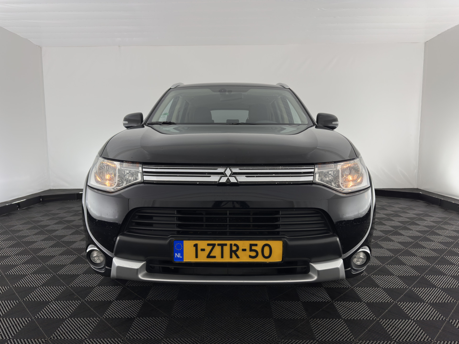 Mitsubishi Outlander 2.0 PHEV Business Edition X-Line (INCL-BTW) Aut. *LEATHER-FABRIC | NAVI-FULLMAP | KEYLESS | CAMERA | COMFORT-SEATS | ECC | CRUISE | PRIVACY-GLASS | SHIFT-PADDLES |  TOWBAR | 18''ALU*