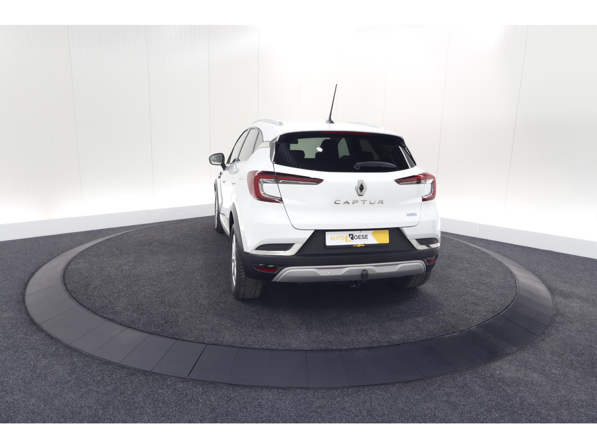 Renault Captur 1.6 E-Tech Plug-in Hybrid 160 Intens | Trekhaak | Camera | Navigatie | Parkeersensoren | Pack Winter