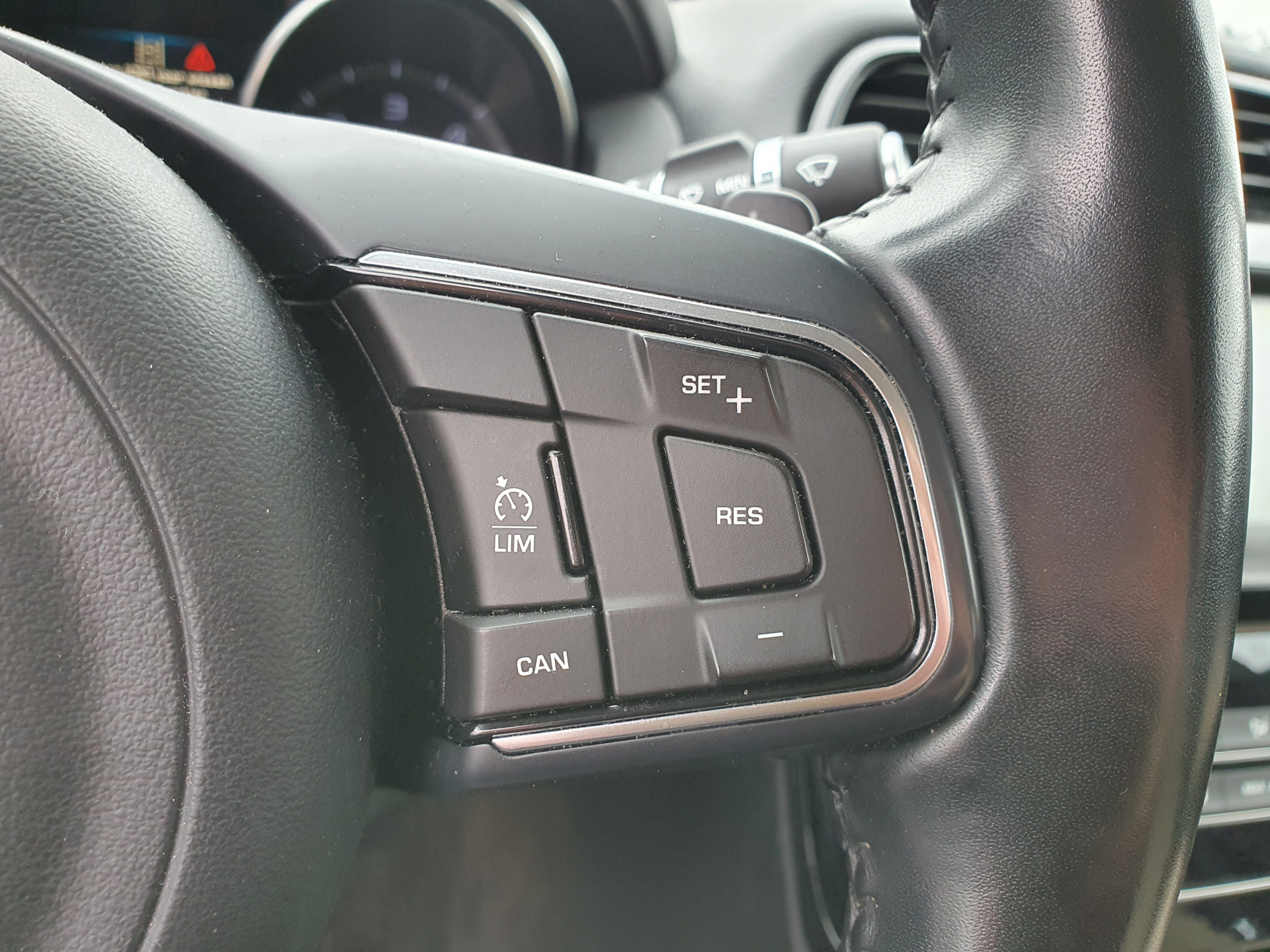 Jaguar XE 2.0 D Prestige ( ⚠️ ) Aut. *NAVI-FULLMAP | CAMERA | ECC | JAGUAR-AUDIO | SHIFT-PADDLES | CRUISE | PDC | LANE-ASSIST | AMBIENT-LIGHT | TOWBAR | COMFORT-SEATS | 17"ALU*