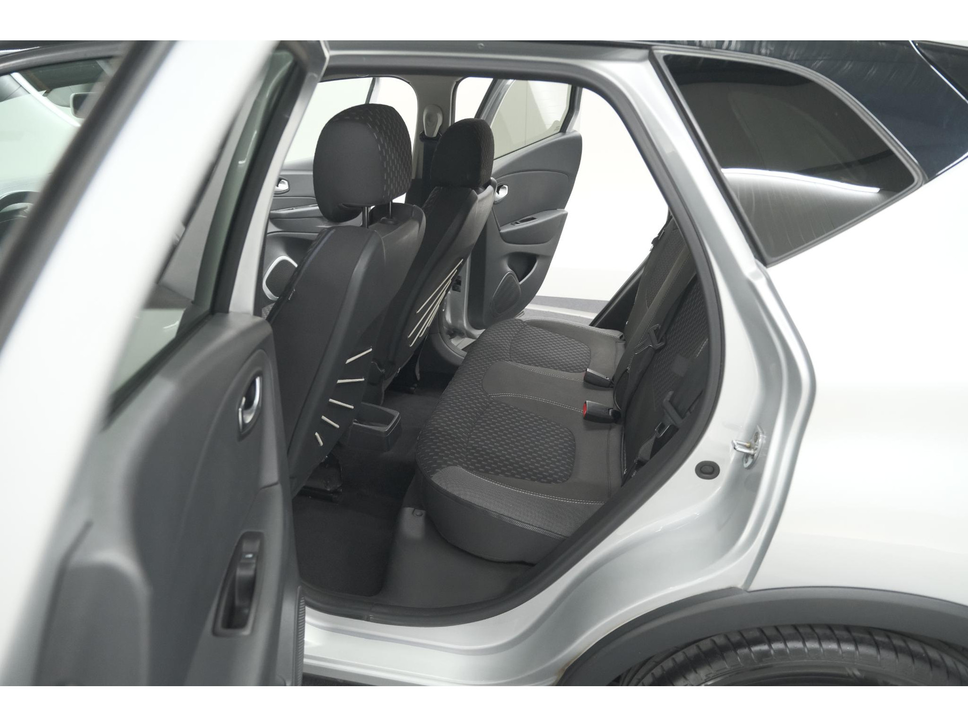 Renault Captur TCe 90 Intens | Camera | Dodehoekdetectie | Navigatie | Parkeersensoren