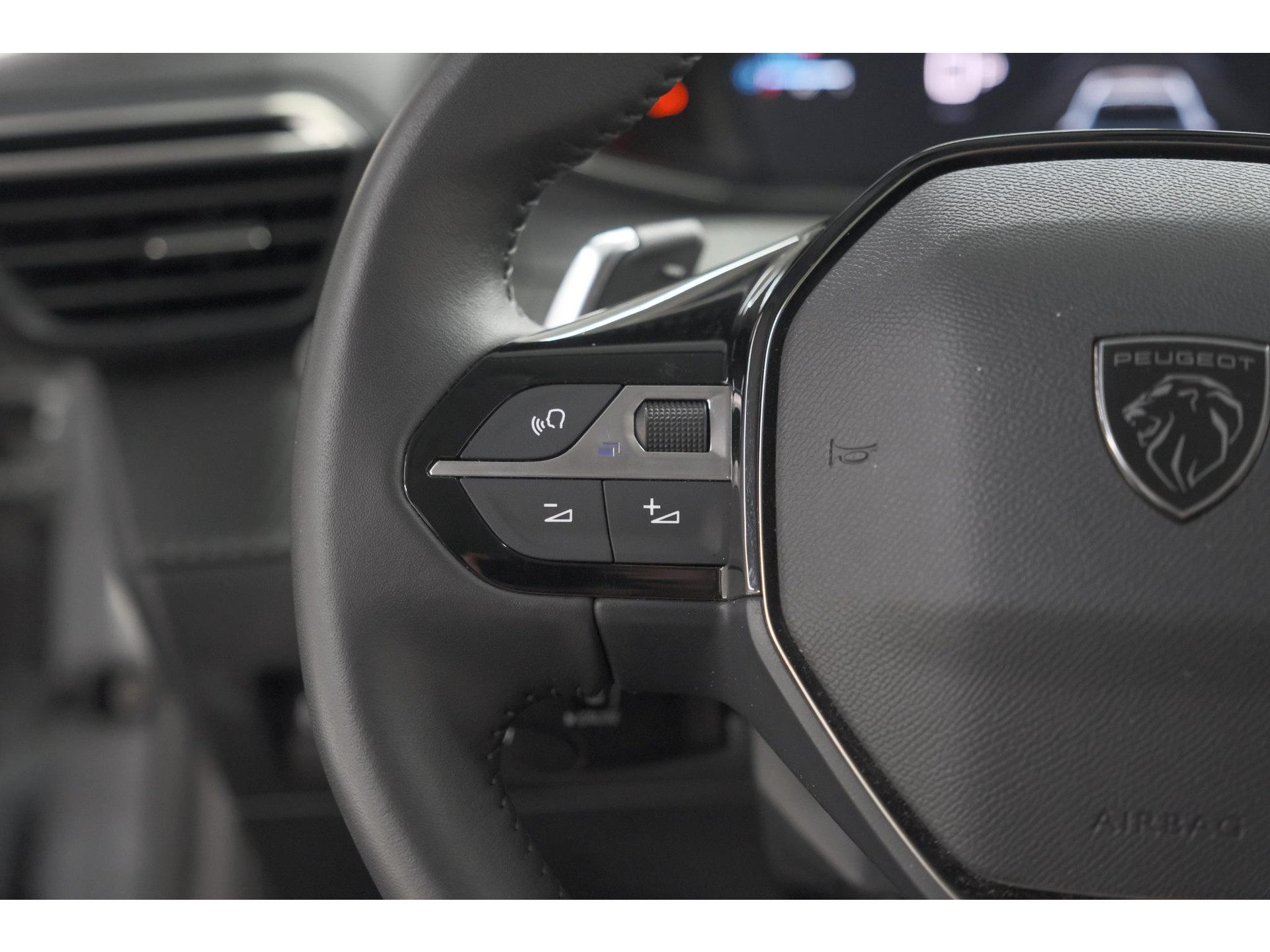 Peugeot 208 1.2 Hybrid 110 e-DCS6 Allure | Apple Carplay | Parkeersensoren Voor + Achter | Climate Control