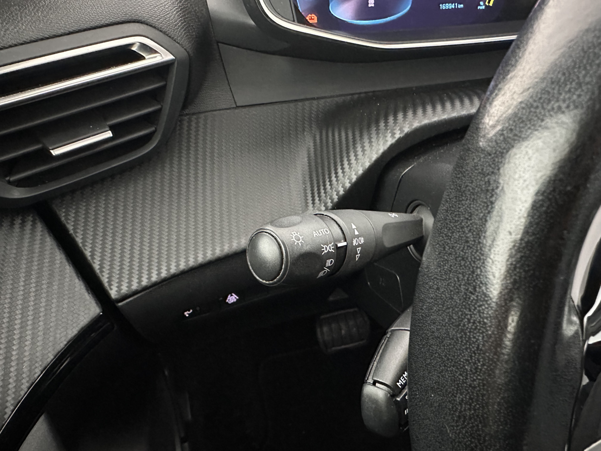 Peugeot e-2008 EV Allure 50 kWh [ 3-Fase ] {SOH-84%} (INCL-BTW) *PANO | LEATHER-FABRIC | FULL-LED | SPORT-SEATS | DIGI-COCKPIT | CAMERA | KEYLESS | PRIVACY-GLASS | DAB+ | NAVI-FULLMAP | ECC | CARPLAY | LANE-ASSIST | PDC | CRUISE | 17''ALU*