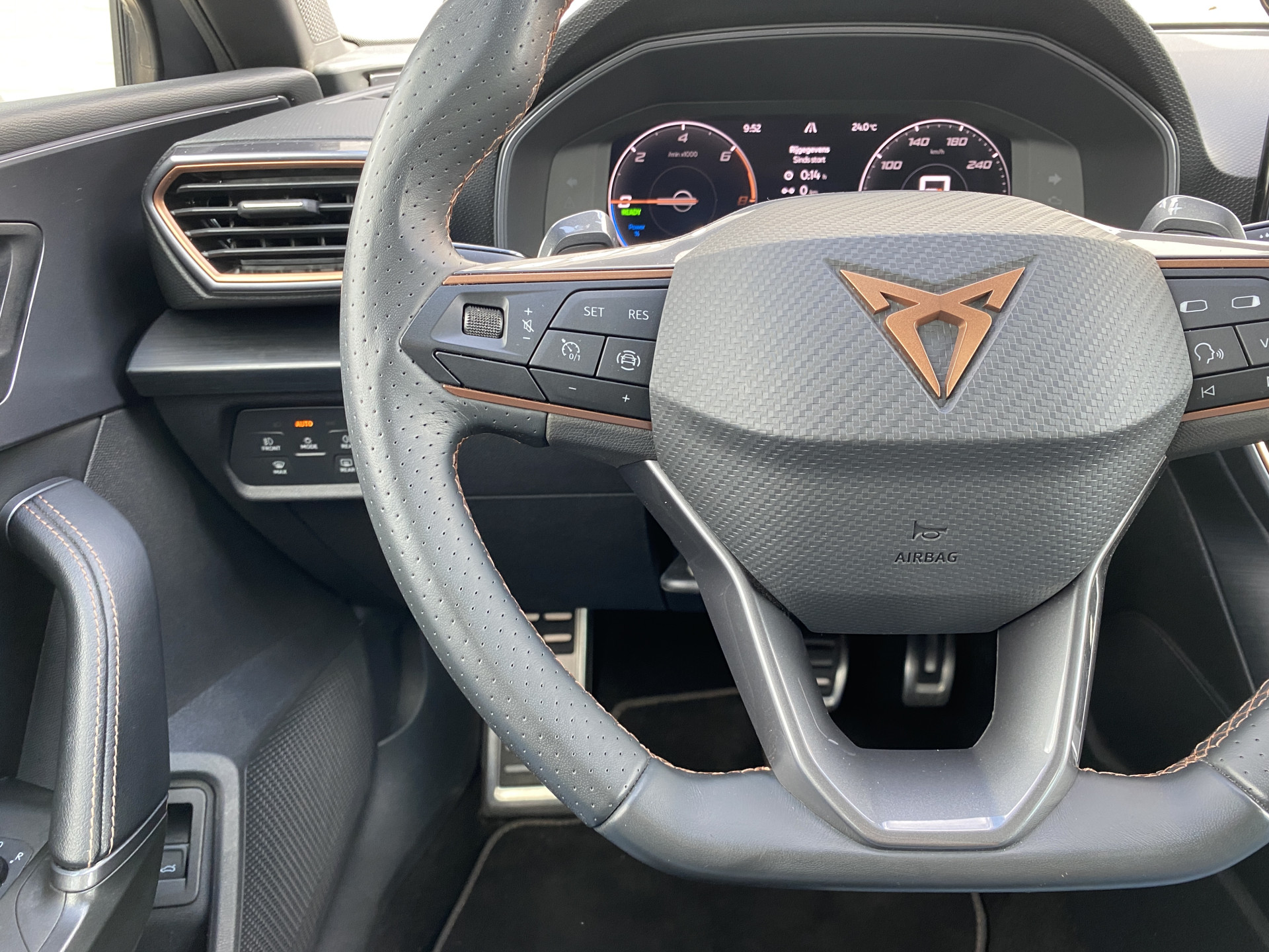 CUPRA Leon Sportstourer 1.4 e-Hybrid VZ Performance 245 pk | 1e eigenaar | dealer onderh. | panoramadak | elektr. a. klep | kuipstoelen