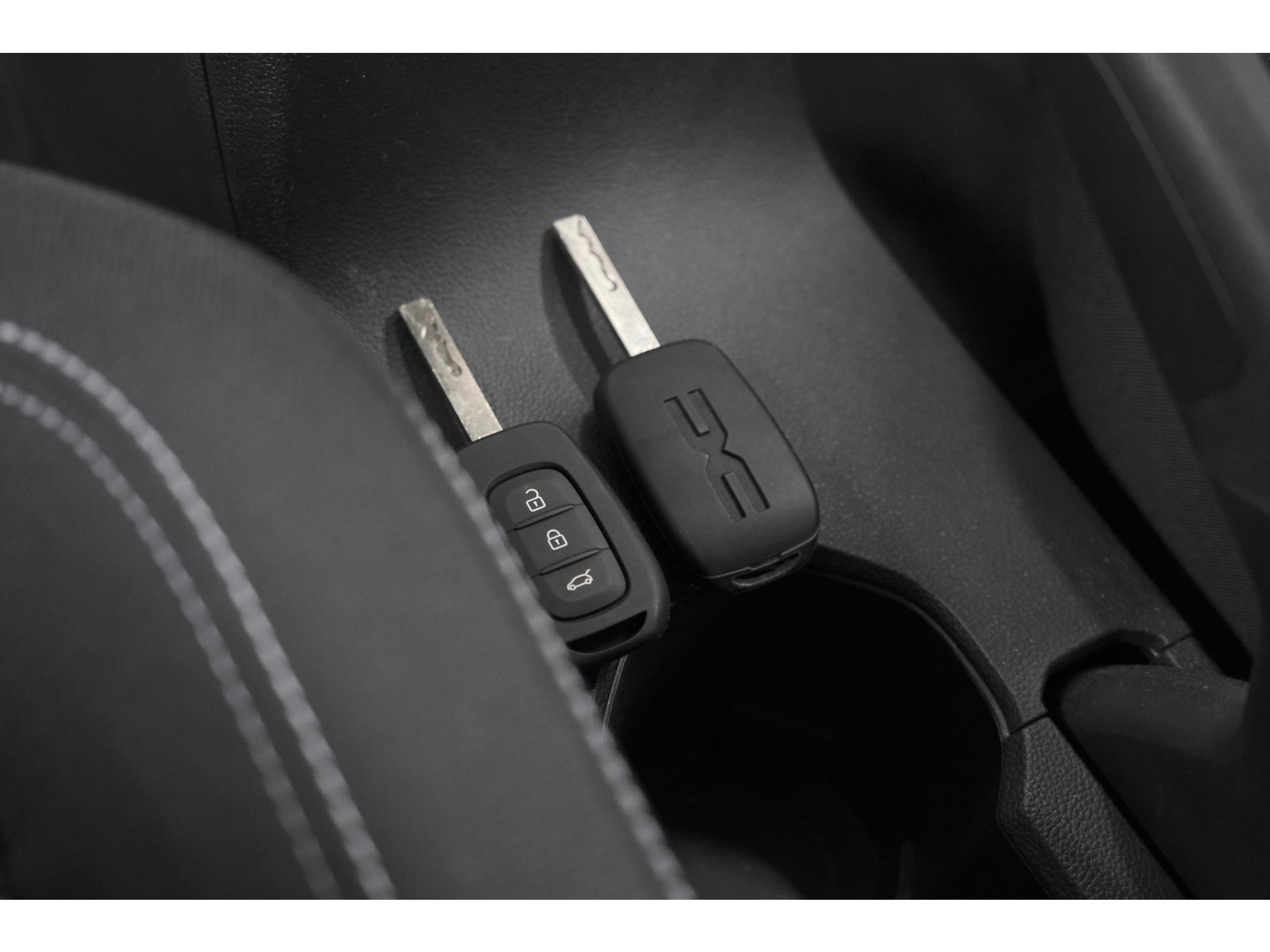 Dacia Sandero TCe 90 CVT Expression | Parkeersensoren | Apple Carplay | Cruise Control