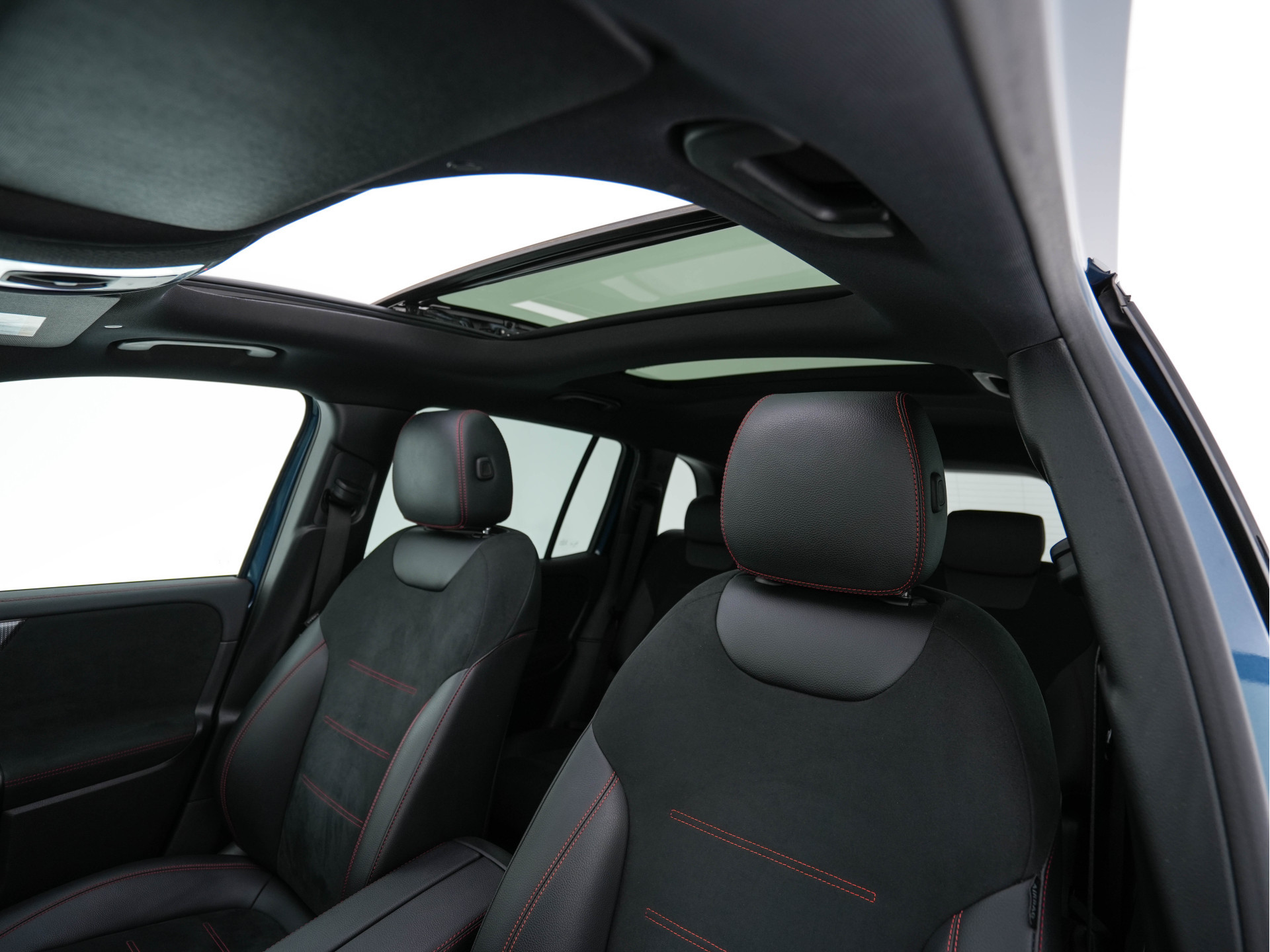 Mercedes-Benz EQB 300 4MATIC AMG-Line 67 kWh [ 3-Fase ] (INCL-BTW) *PANO | HEAD-UP | LEATHER-MICROFIBRE | MEMORY-PACK | WIDE-SCREEN-COCKPIT | FULL-LED | BLINDSPOT | AMBIENT-LIGHT | TOPVIEW | NAVI-FULLMAP | DAB+ | COMFORT/SEATS | ...