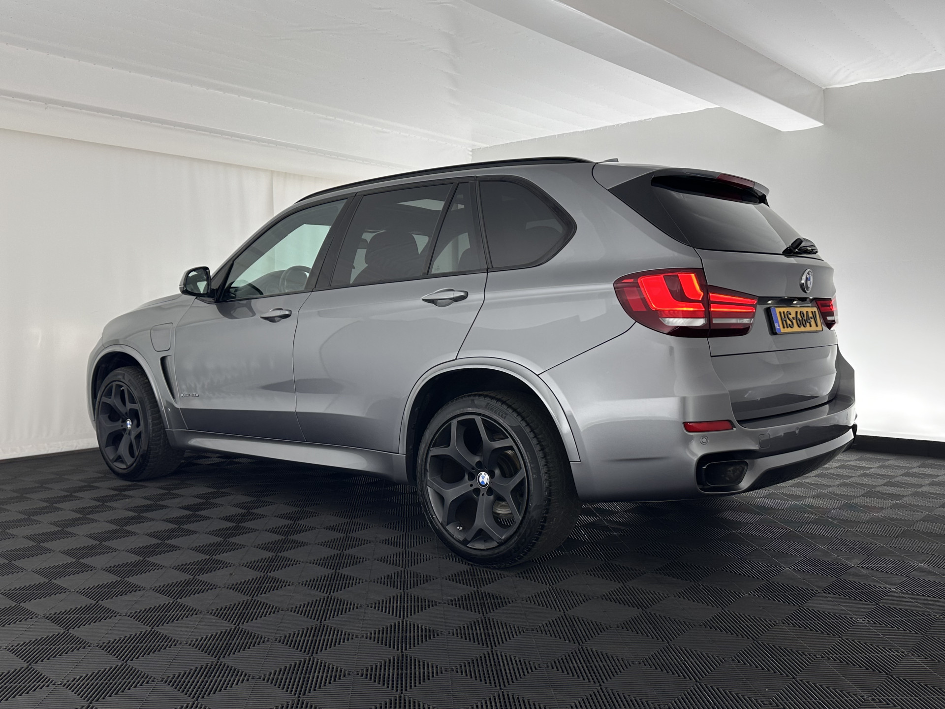 BMW X5 (Plug-In) xDrive40e M-Sportpack iPerformance High Executive Aut. *PANO | LEATHER | FULL-LED | MEMORY-PACK | BLINDSPOT | CAMERA | HIFI-SOUND | NAVI-FULLMAP | SHIFT-PADDLES | PRIVACYGLASS | ECC | HEAD-UP | PDC | CRUISE | 20''ALU*