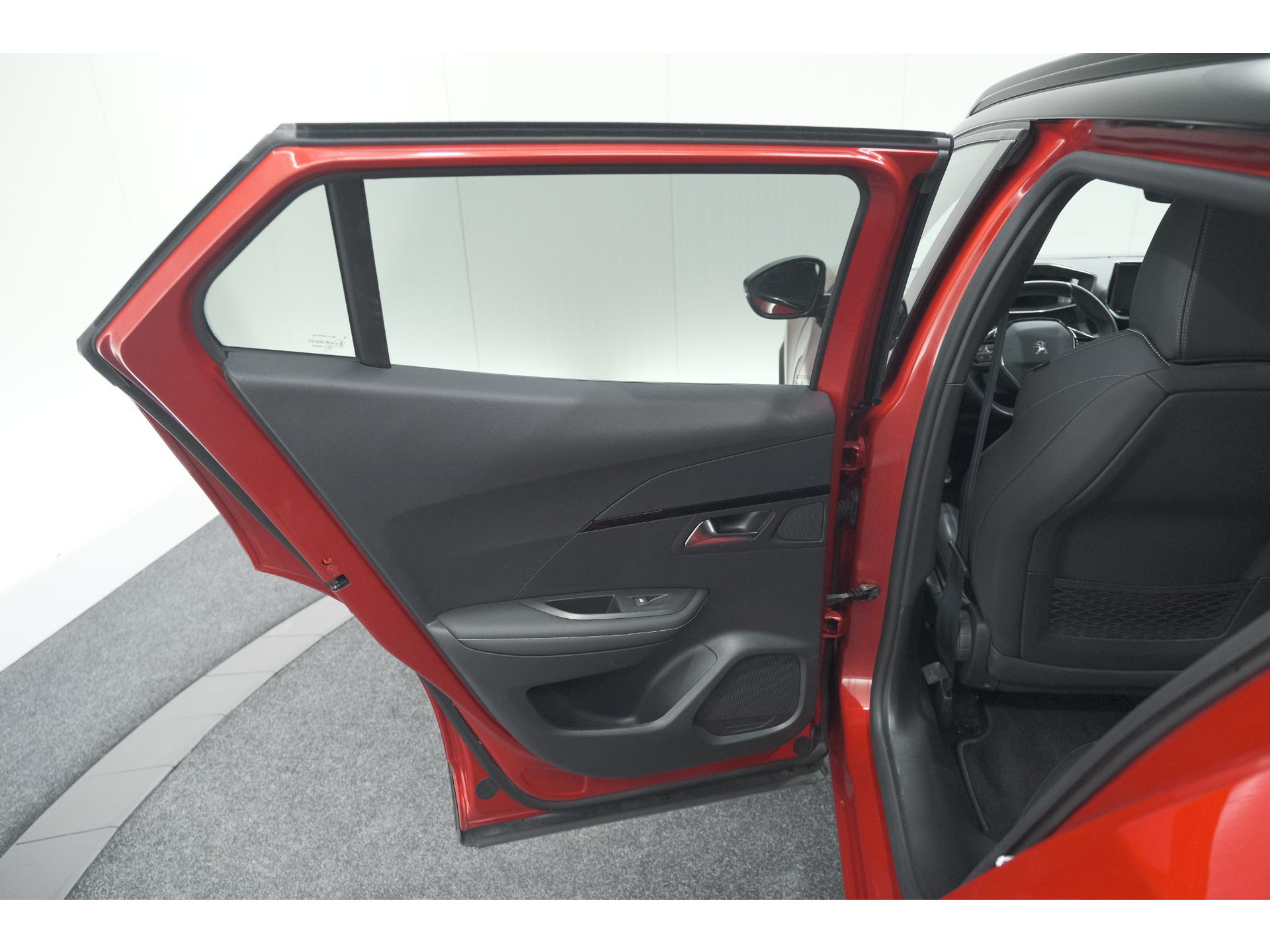 Peugeot 2008 PureTech 130 GT Pack | Panoramadak | Camera | Adaptieve Cruise Control | Stoelverwarming