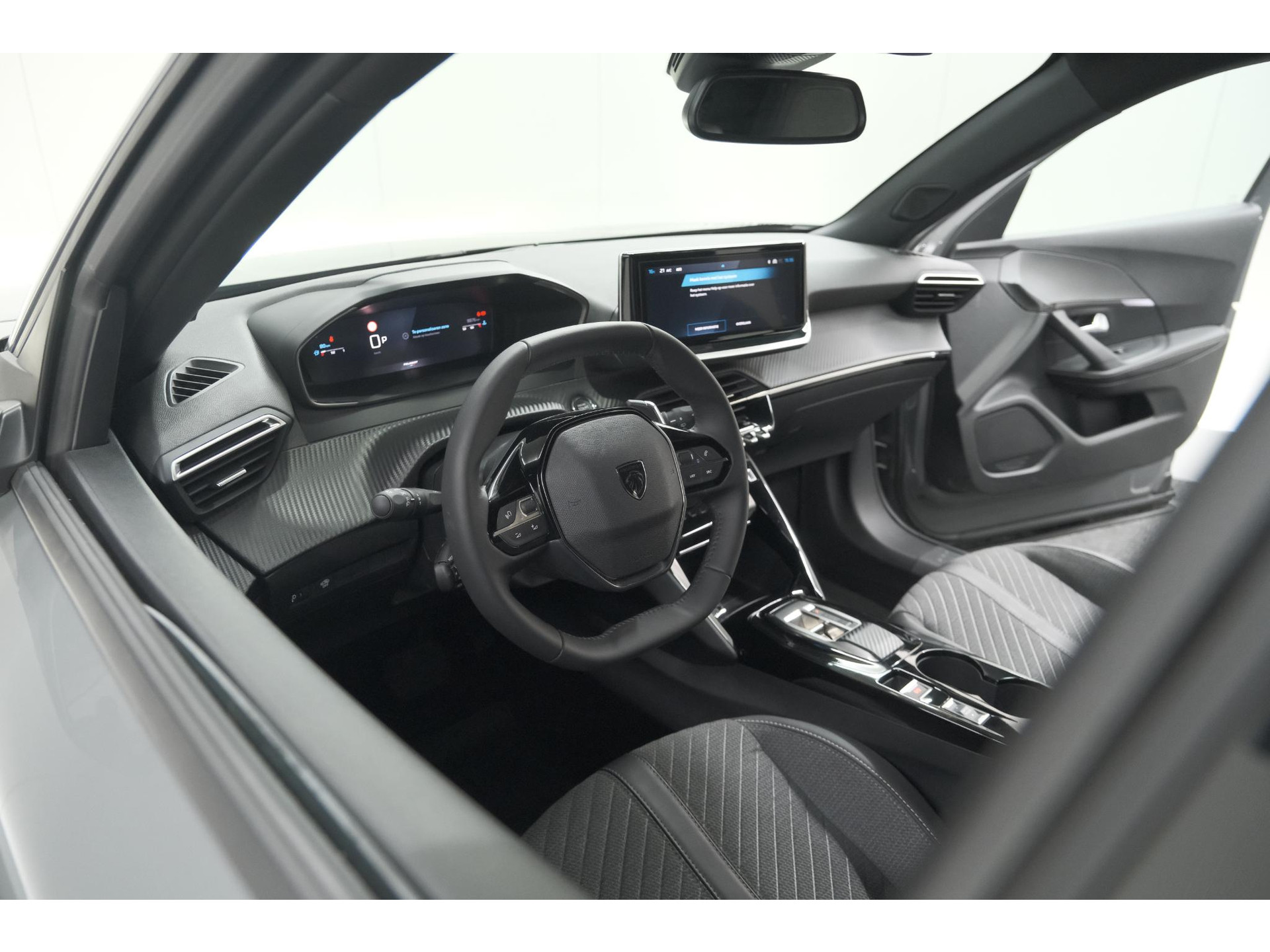 Peugeot 2008 PureTech 130 EAT8 Allure | 100% Benzine | Parkeersensoren Voor + Achter | Apple CarPlay | Climate Control