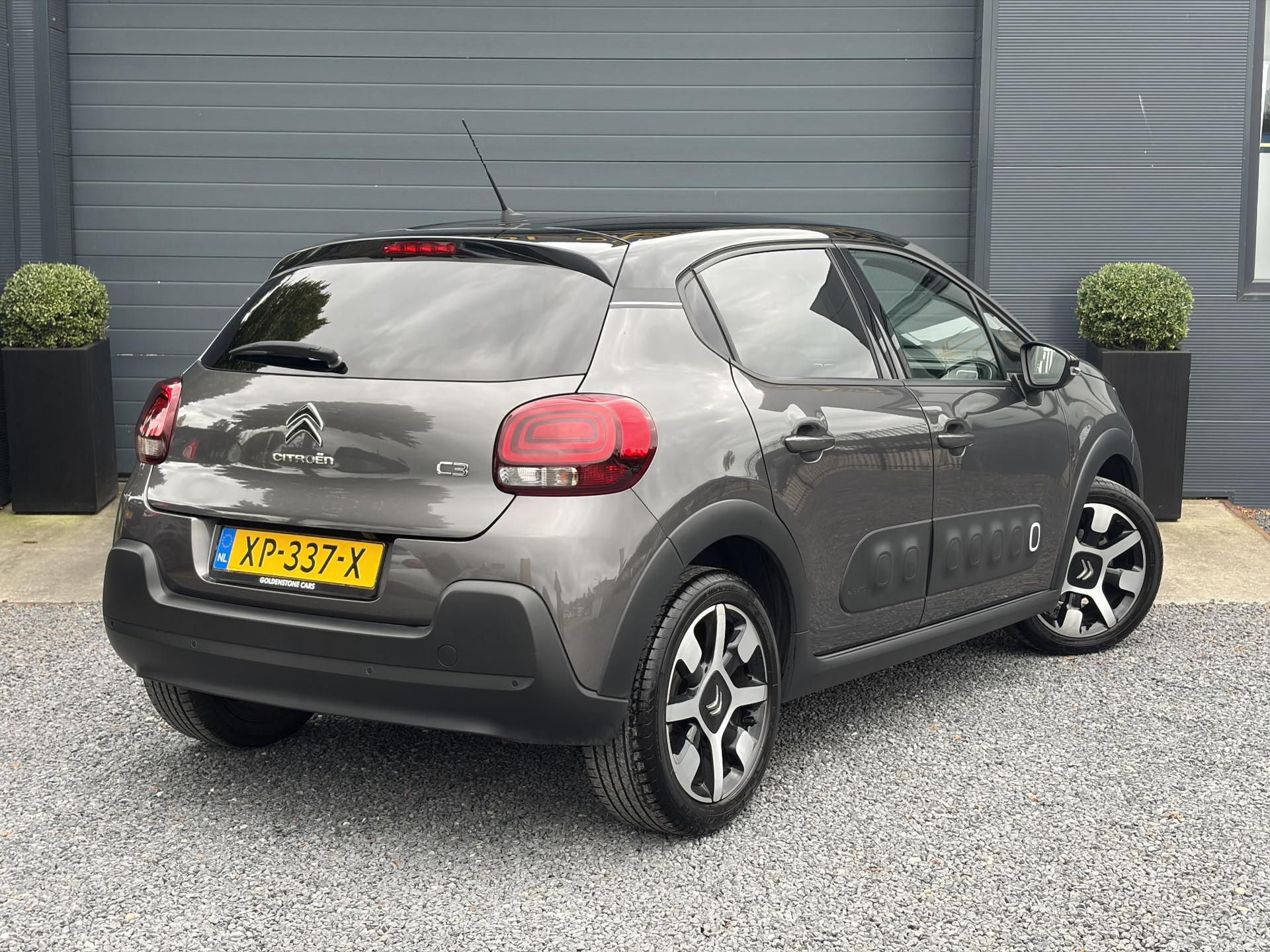 Citroen C3 1.2 PureTech S&S Shine D-riem vv in 02-2025 l 1e Eigenaar l Dealer Onderhouden l 110pk l Navi l Camera l Carplay l Clima l Cruise l Lm velgen l 6 Bak l Rijstrooksensor l Pdc l N.A.P l Apk tot 03-2027
