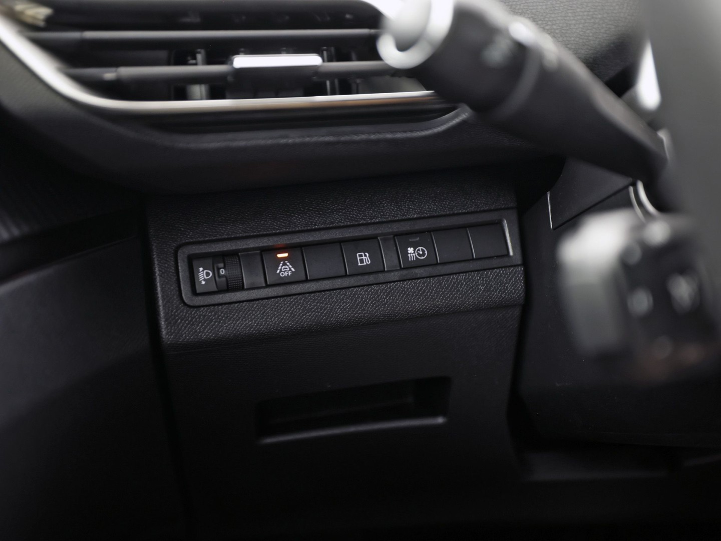 Peugeot 3008 1.6 HYbrid 225 Allure Sport 225Pk Automaat (APPLE CARPLAY, GROOT NAVI, 360 CAMERA, LEDER, SPORTSTOELEN, KEYLESS, GETINT GLAS, ZWART HEMEL, NIEUWSTAAT)