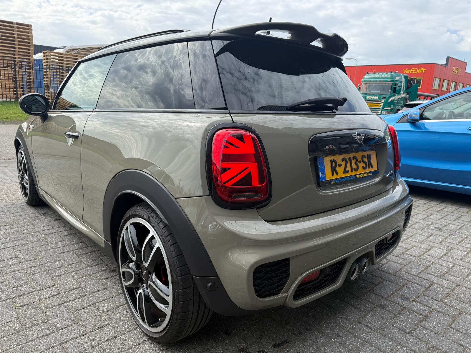 MINI Mini 2.0 John Cooper Works Chili | 1E EIGENAAR | 3/6/12MND GARANTIE | 230PK | PANO | ACC | CARPLAY | LED | HEAD-UP | NAVI | DAB |