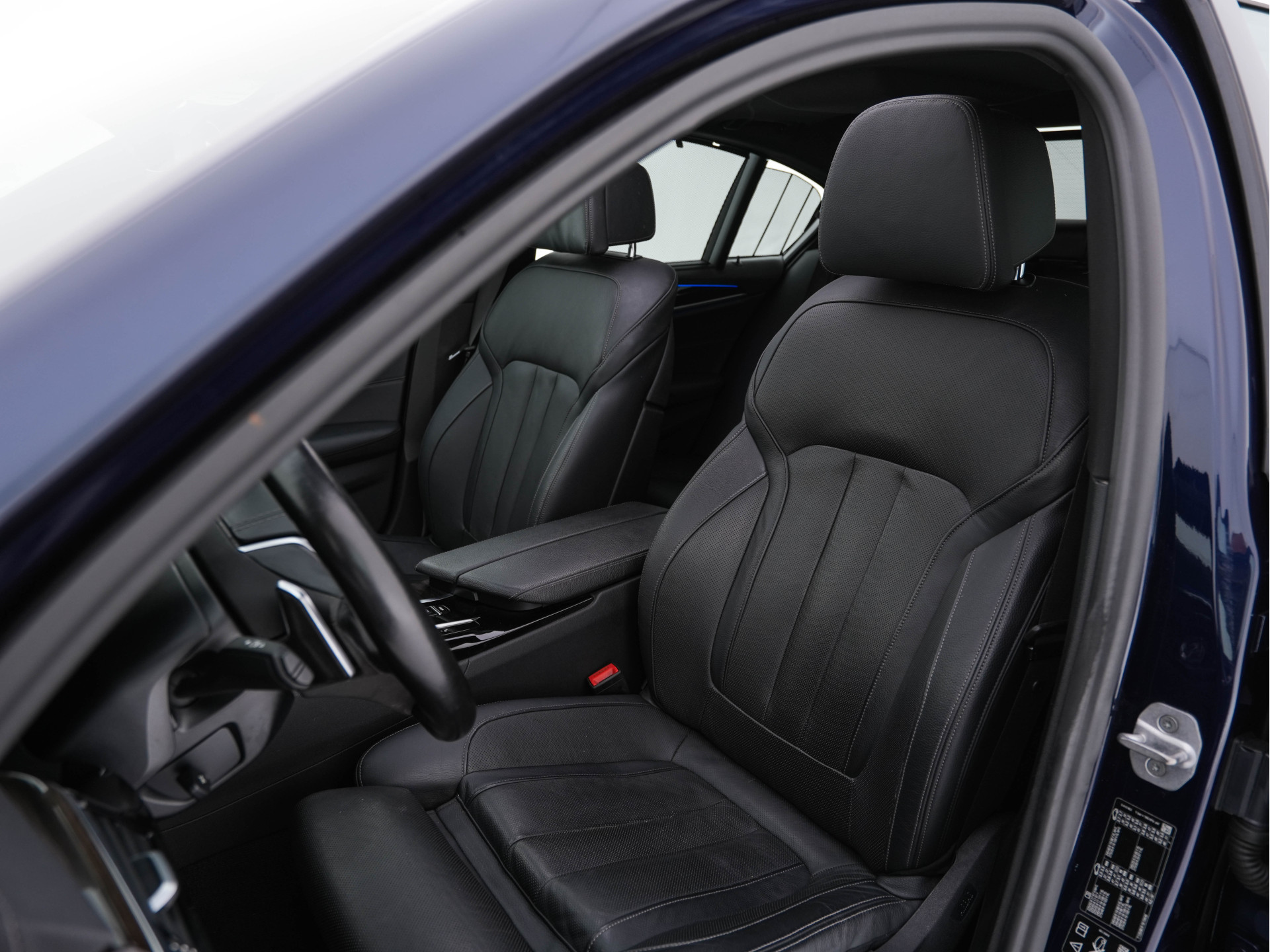 BMW 5-serie 540i xDrive High Executive Edition (INCL-BTW ) Aut.*PANO | LUXURY-LEATHER | LASER-LIGHT | BOWERS&WILKINS-AUDIO | MEMORY-PACK | HEATED/COOLED-COMFORTSEATS | DIGI-COCKPIT | NAVI-FULLMAP | SHIFT-PADDLES | CRUISE | 18''ALU*