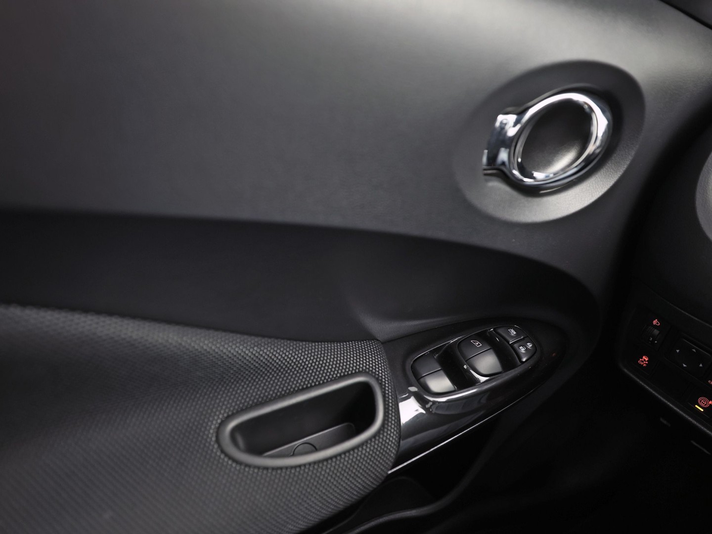 Nissan Juke 1.6 Sport Automaat (NAVIGATIE, CLIMATE, 360 CAMERA, SPORTSTOELEN, ALCANTARA, ZWART HEMEL, GETINT GLAS, NIEUWE APK, NIEUWSTAAT)