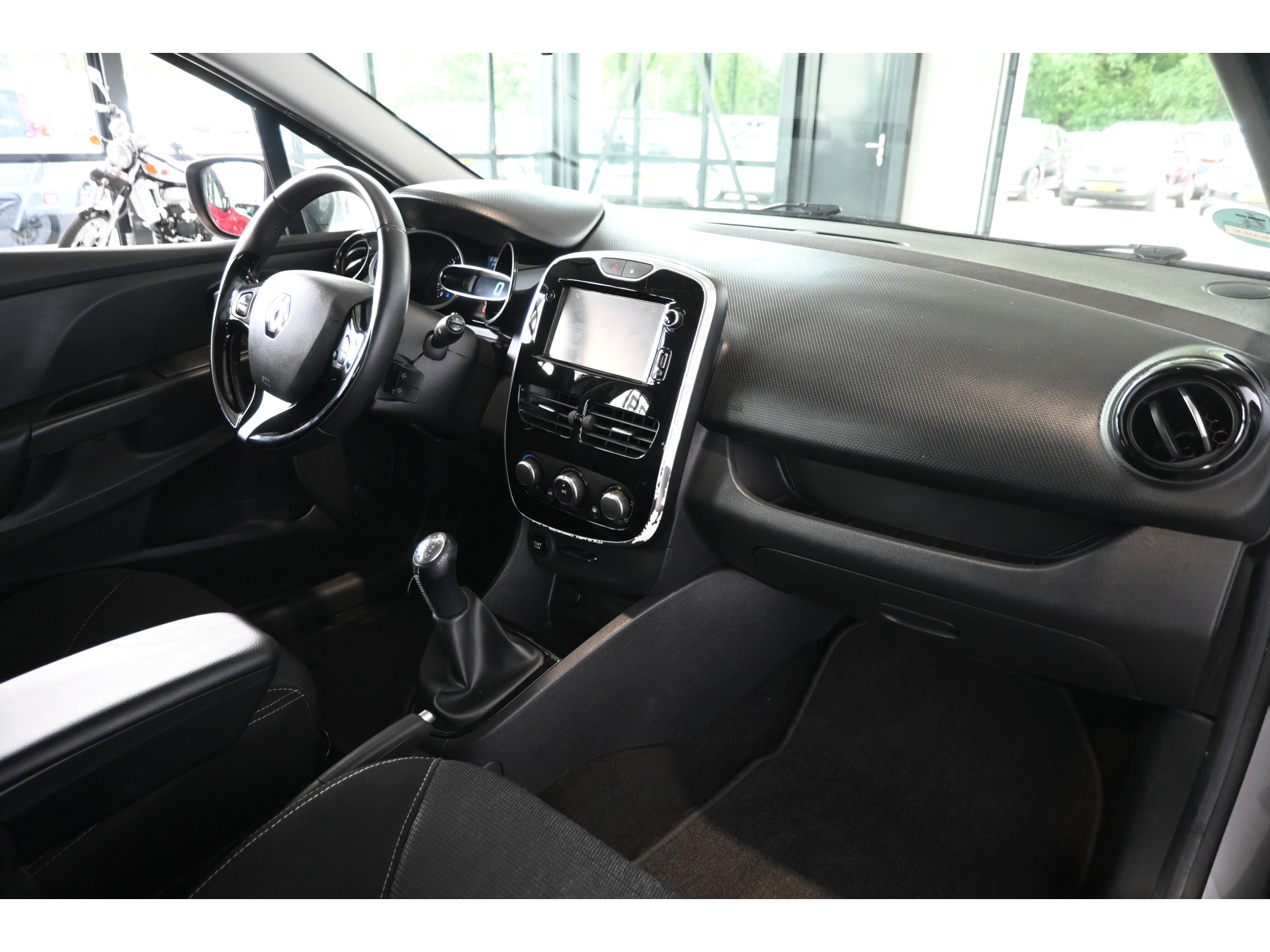 Renault Clio Estate 1.5 dCi ECO Dynamique Airco Navigatie Cruise control Lichtmetaal PDC Inruil Mogelijk!