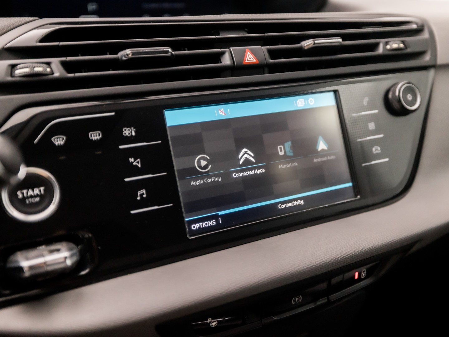 Citroën Grand C4 Picasso 1.2 PureTech Sport 7 Persoons Automaat (APPLE CARPLAY, GROOT NAVI, GETINT GLAS, TREKHAAK, SPORTSTOELEN, CAMERA, CRUISE, NIEUWE APK, NIEUWSTAAT)