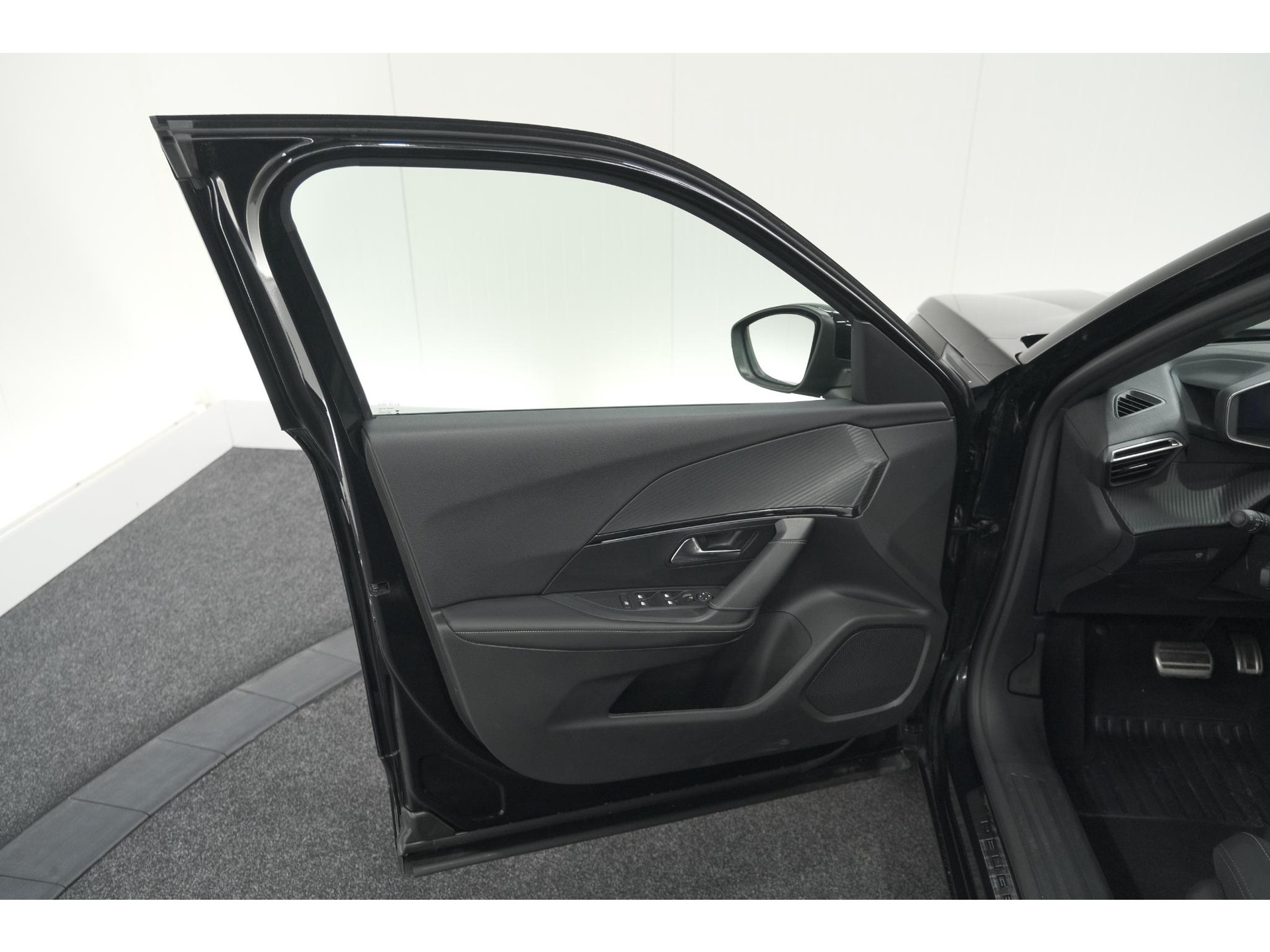 Peugeot 2008 PureTech 130 EAT8 GT | Camera | Parkeersensoren | Apple Carplay