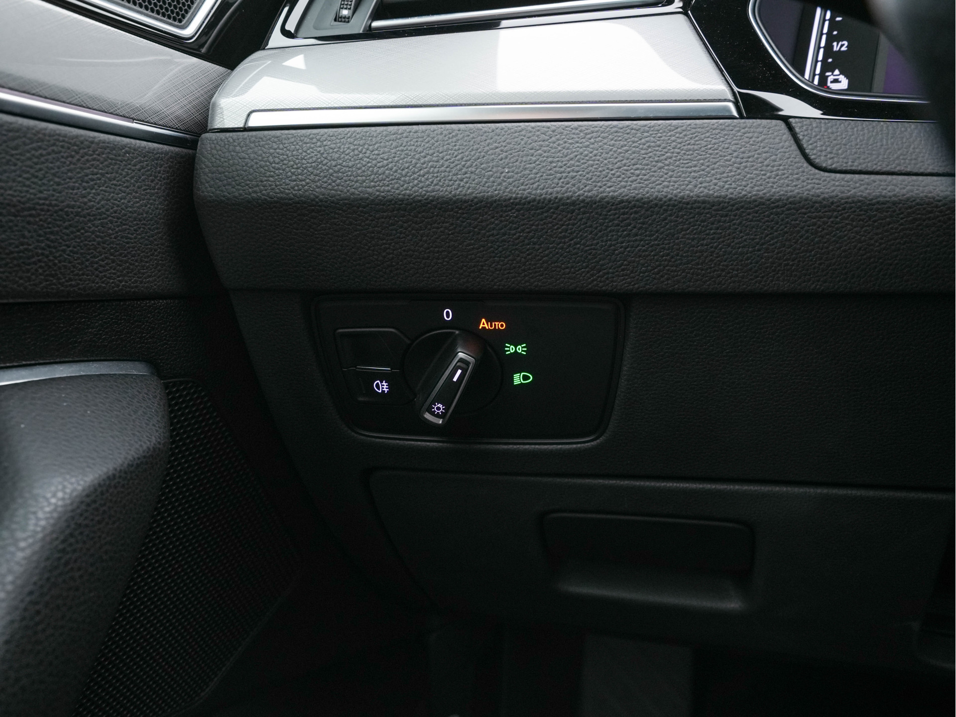 Volkswagen Passat 1.4 TSI GTE Business (Plug-In) (INCL-BTW) Aut. *FULL-LED | DIGI-COCKPIT | ADAPTIVE-CRUISE | NAVI-FULLMAP | KEYLESS | DAB+ | COMFORT-SEATS | SHIFTPADDLES | PRIVACY-GLASS | PDC | CAMERA | CARPLAY | 17''ALU*