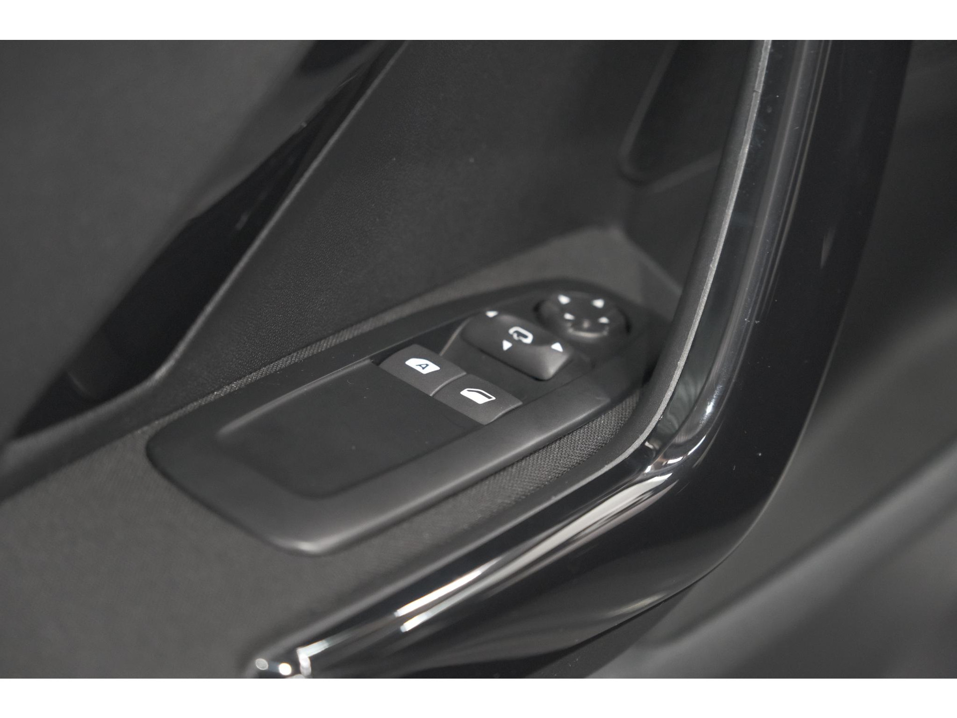 Peugeot 208 PureTech 82 Signature | Parkeersensoren | Apple Carplay | Pack Connect | Armsteun