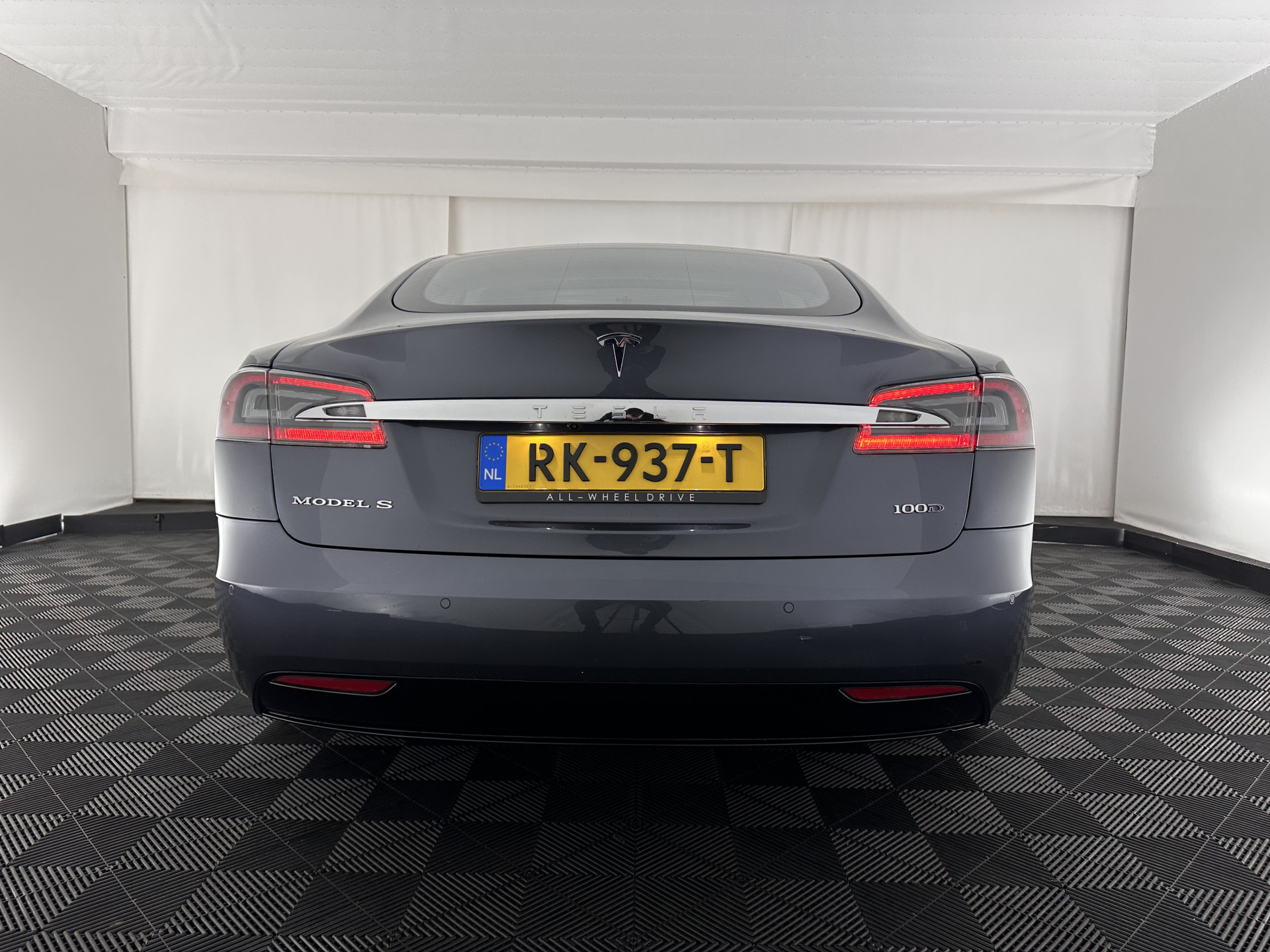Tesla Model S 100D AWD [ 3-Fase-17kW] {SOH-86%} (INCL.BTW) *PANO-WINDOW | AUTO-PILOT | LEATHER | CCS-FASTLOADER | FULL-LED | NAVI-FULLMAP | KEYLESS | MEMORY-PACK | HEATED-COMFORTSEATS | DIGI-COCKPIT | 19"ALU*
