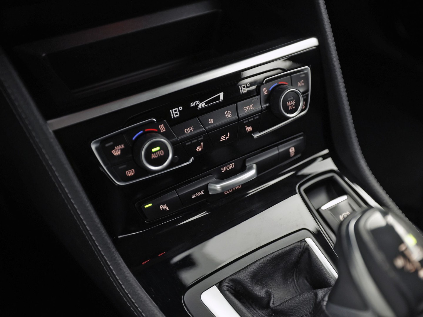 BMW 2 Serie 225xe Sport High Executive xDrive 225Pk Automaat (GROOT NAVI, SOH 89,7%, HEAD-UP DISPLAY, LEDER, STOELVERWARMING, SPORTSTOELEN, PARKEERSENSOREN, NIEUWE APK, NIEUWSTAAT)
