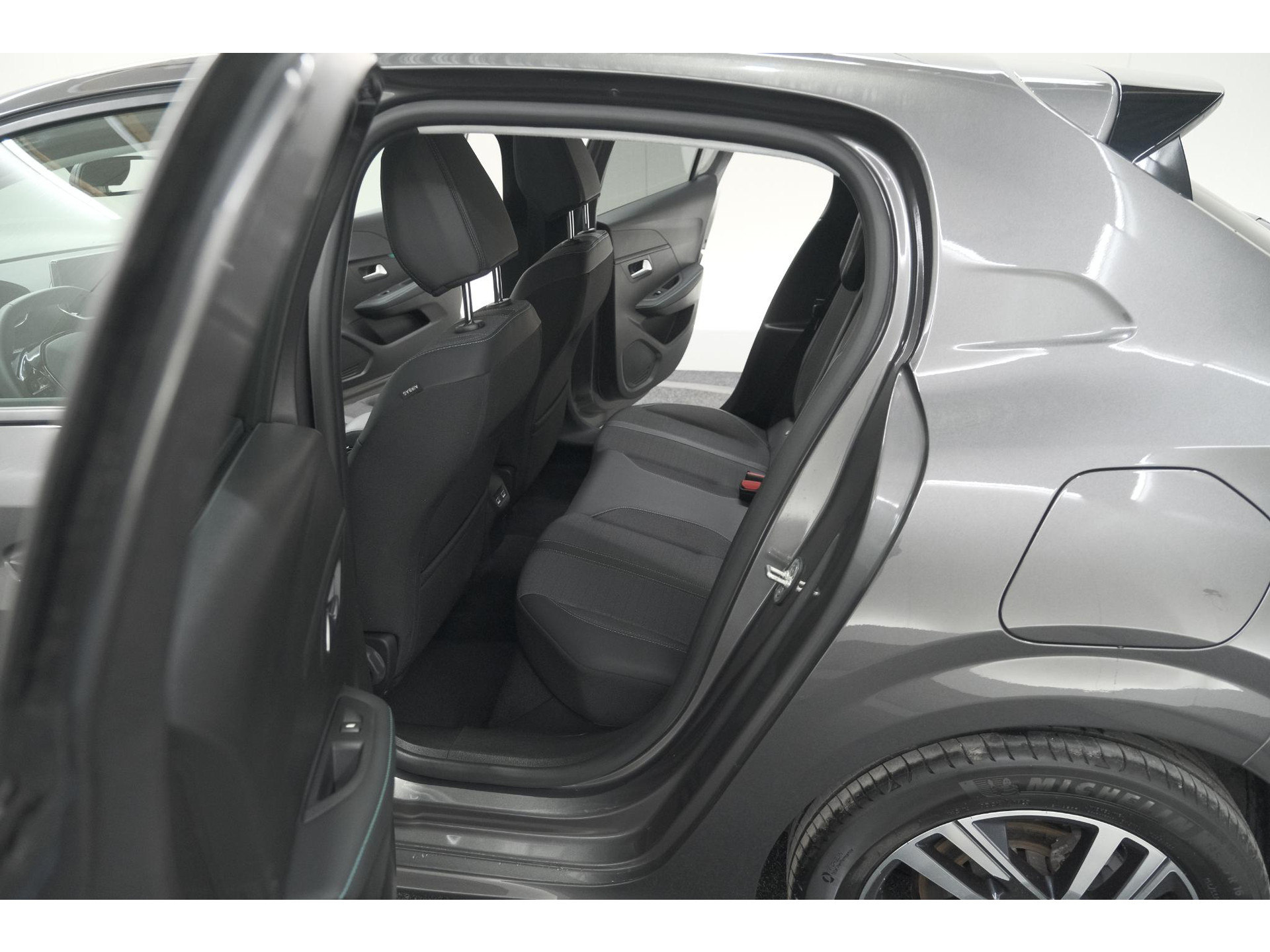 Peugeot 208 PureTech 100 Allure Pack | Camera | Apple Carplay | Stoelverwarming | Parkeersensoren