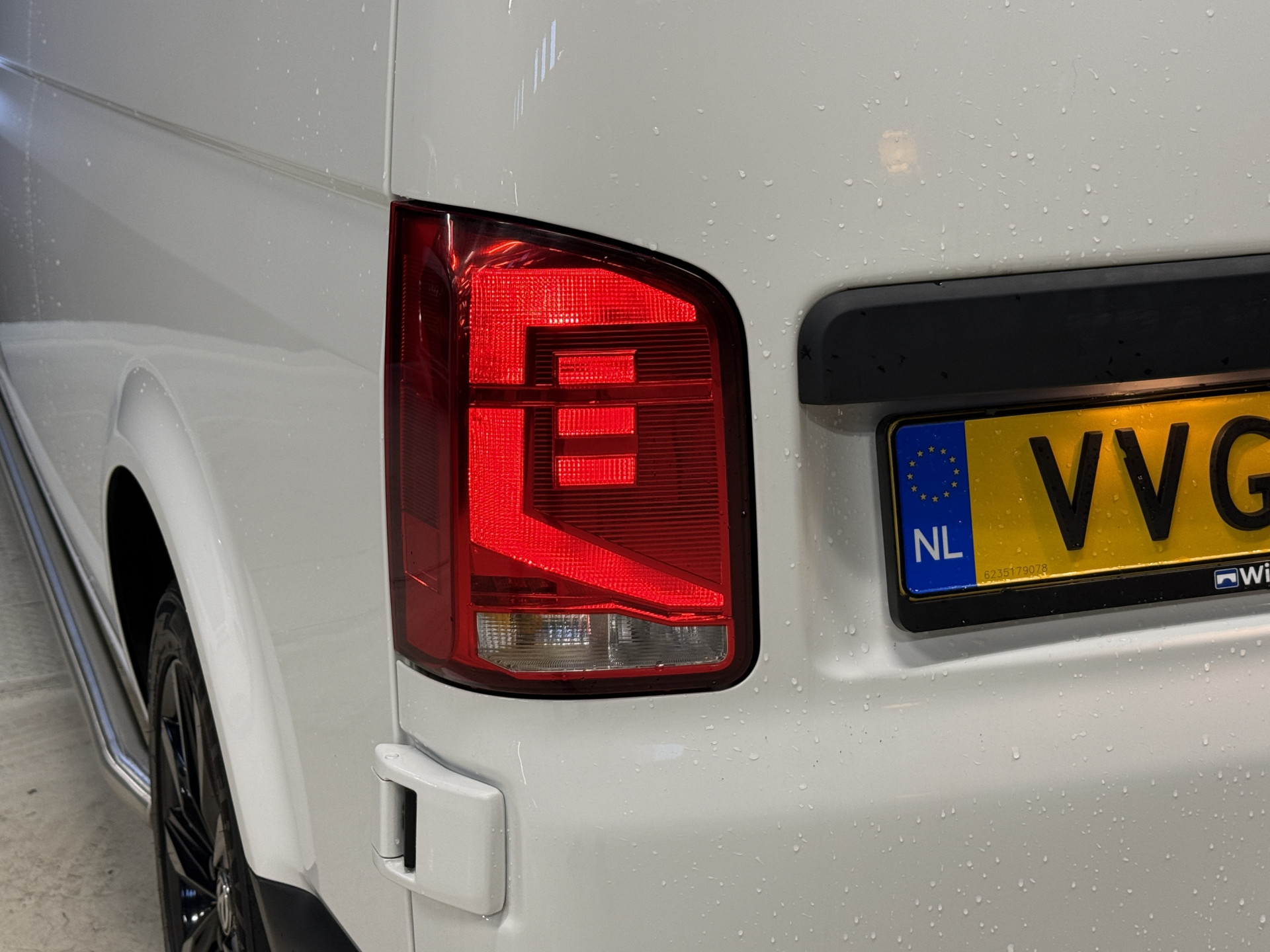 Volkswagen Transporter 2.0 TDI L2H1 30 DC Highline | Origineel NL | Apple carplay  | Camera | Trekhaak |