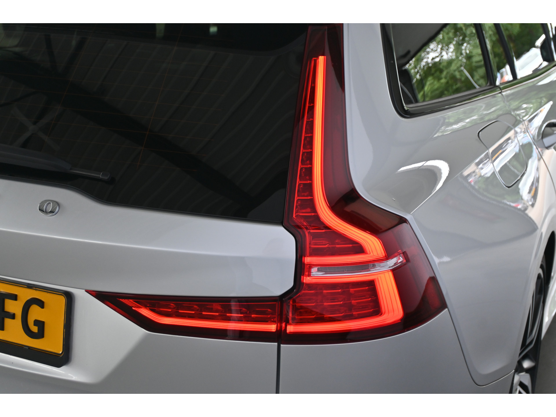 Volvo V60 2.0 B4 R-Design Navigatie Carplay Stoel/Stoelverwarming Virtual Goed Onderhouden! Inruil Mogelijk!