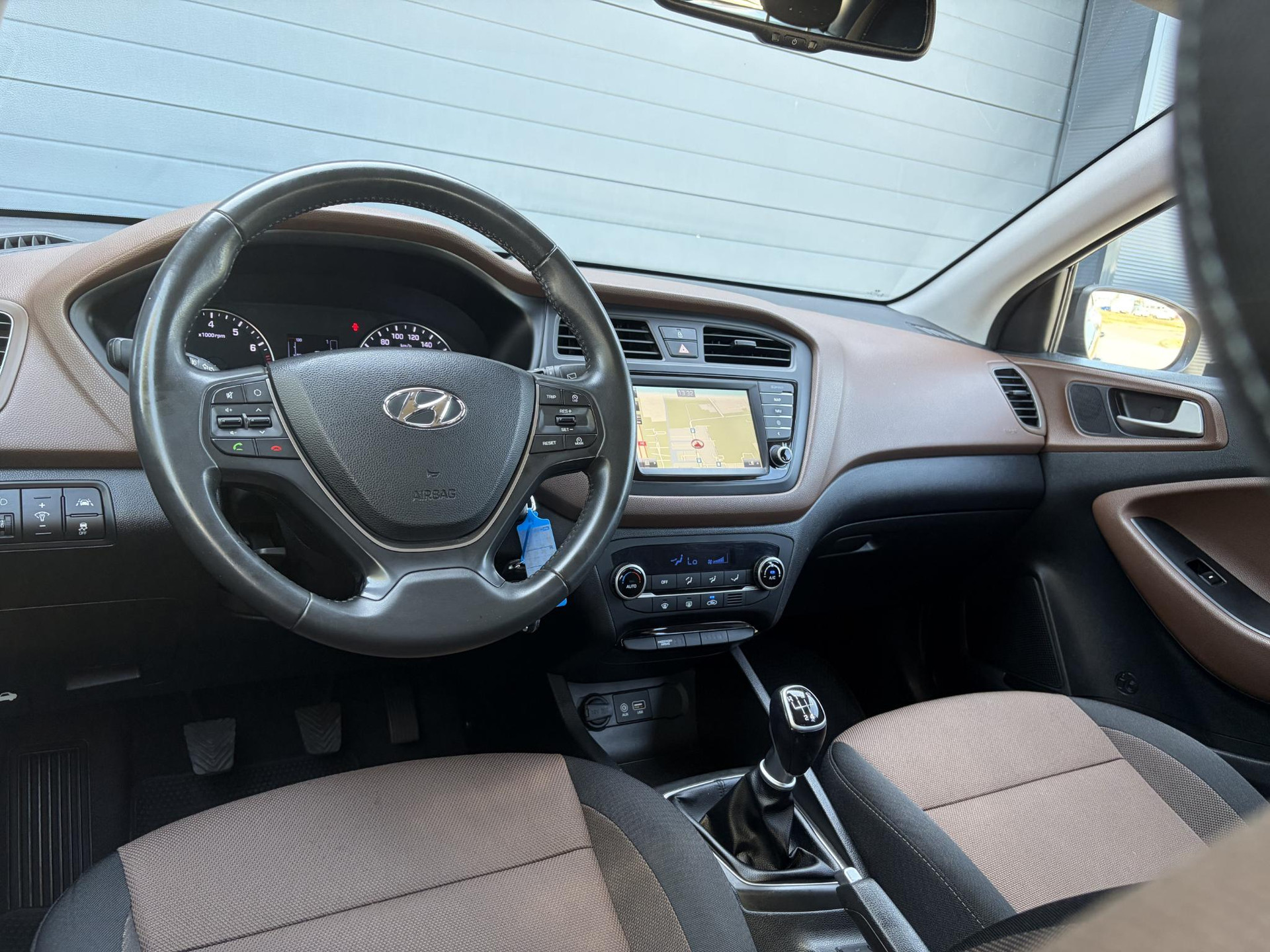 Hyundai i20 1.0 T-GDI Comfort 2e Eigenaar l Trekhaak l Navi l Camera l Carplay l Clima l Cruise l Rijstrooksensor l Pdc l N.A.P l Apk tot 05-2027