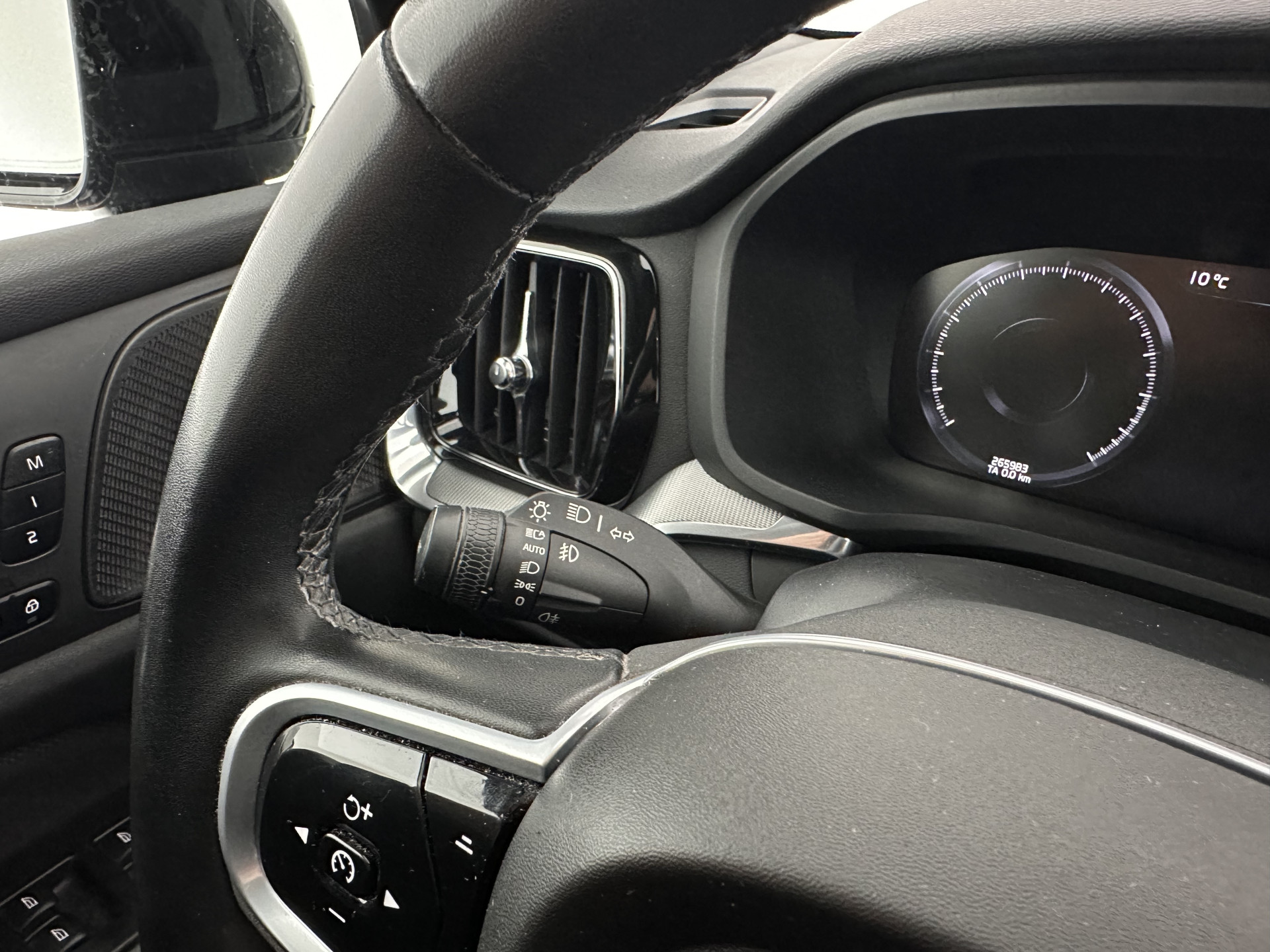 Volvo S60 2.0 B3 R-Design Black Edition (INCL-BTW) Aut. *FULL-LED | LEATHER | HEATED-R-SPORTSEATS | HARMAN/KARDON | MEMORY-PACK | CAMERA | NAVI-FULLMAP | ECC | PRIVACYGLASS | PDC | CRUISE | LANE-ASIST | DAB | DIGI-COCKPIT | TOWBAR