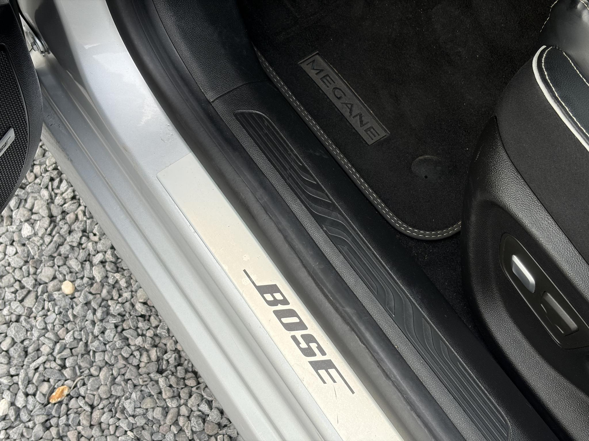 Renault Mégane Estate 1.2 TCe Bose ✓2 Eigenaar✓Pano✓Camera✓Net beurt gehad✓Navi✓Keyless✓Clima✓Cruise✓Leder✓131pk✓Pdc V+A✓6 Bak✓Rijstrooksensor✓Dodehoeksensor✓17'' Lm velgen✓N.A.P✓Apk tot 09-2027