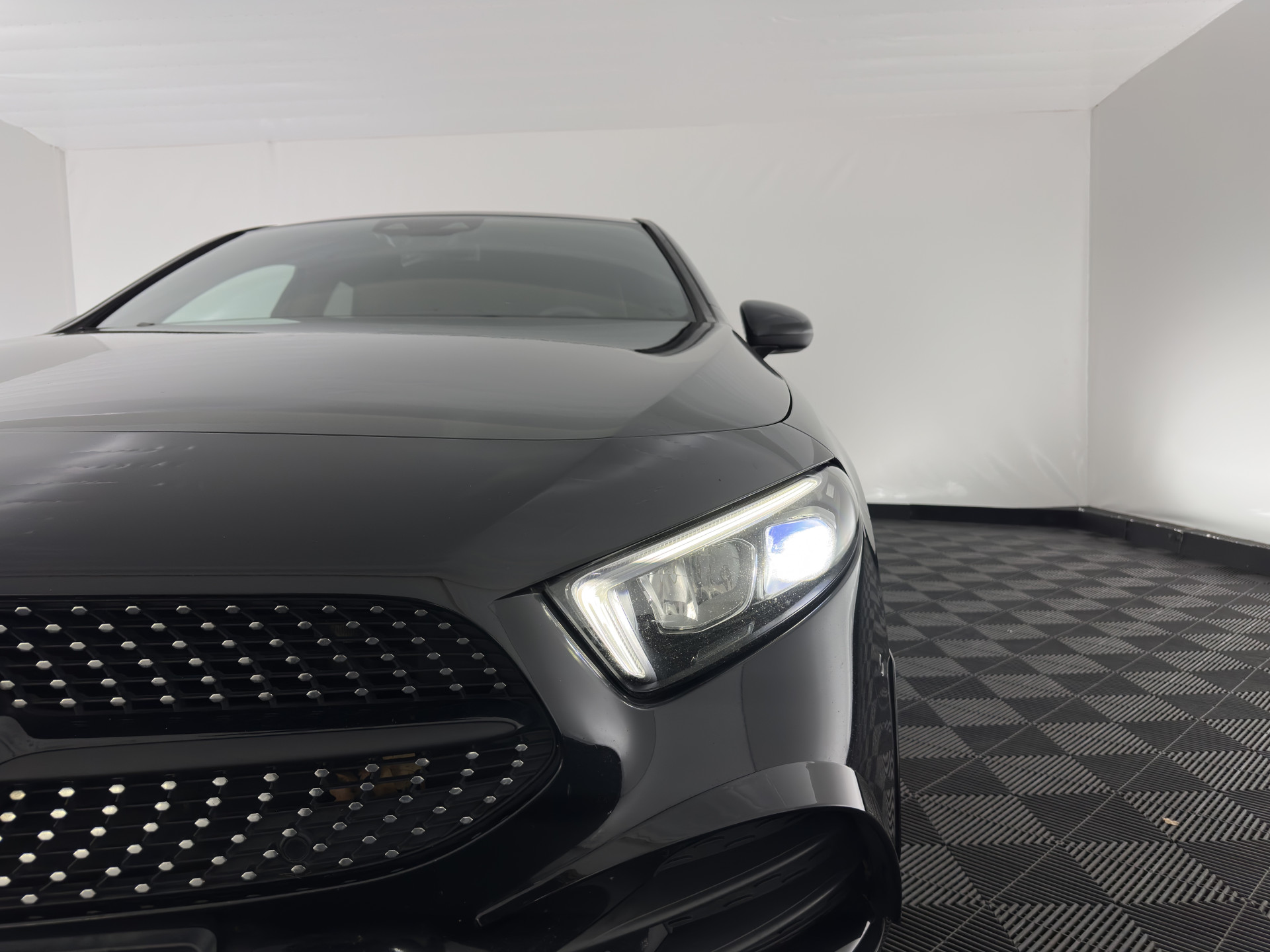 Mercedes-Benz A-klasse 160 AMG-Sportpack Business-Solution (INCL-BTW) *WIDESCREEN-DIGI-COCKPIT | FULL-LED | LEATHER-MICROFIBRE | CAMERA | DYNAMIC-SELECT | CRUISE | HEATED-SPORTSEATS | PRIVACY-GLASS | DAB | AMBIENT-LIGHT | 18"ALU*