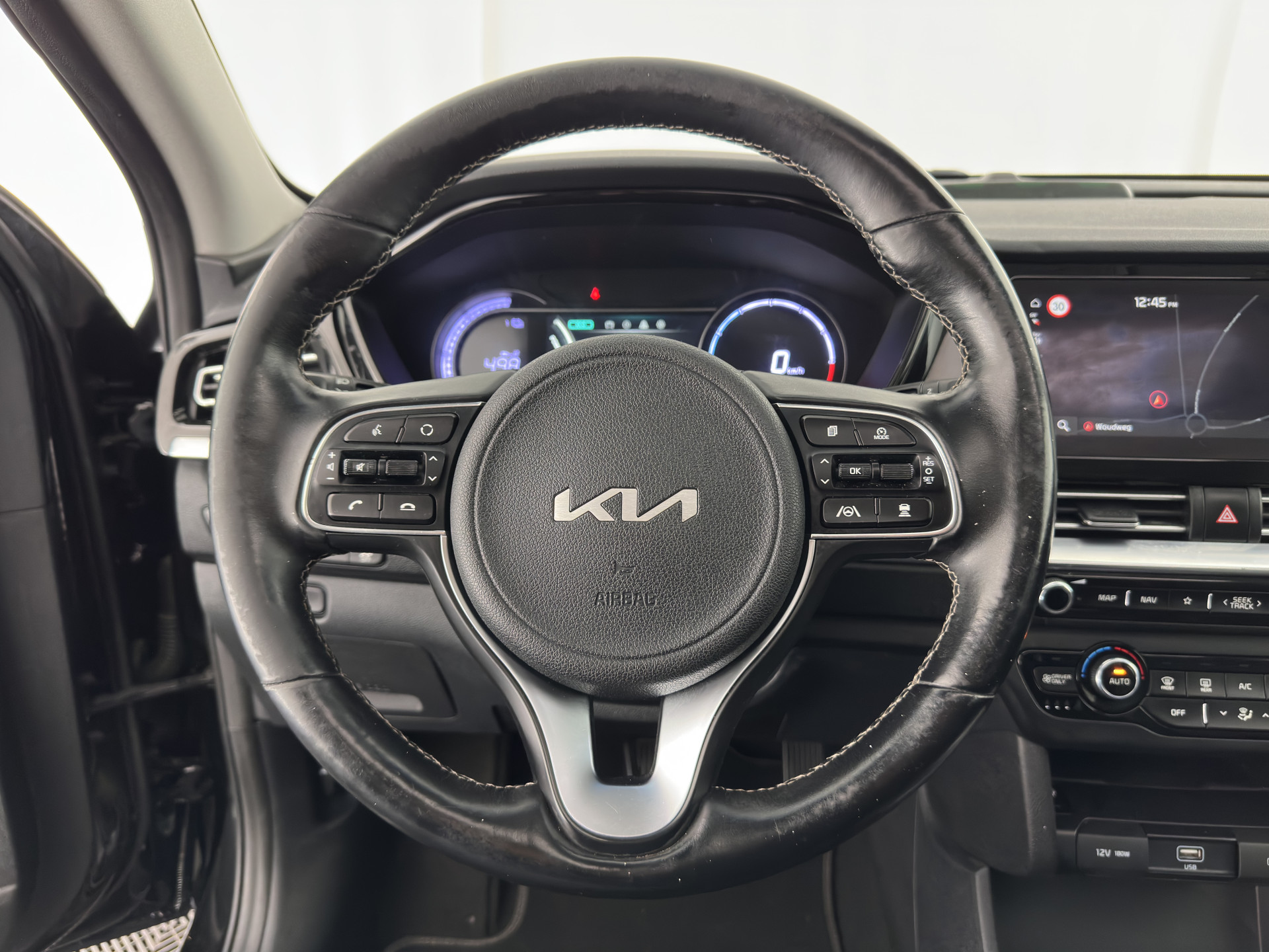 Kia e-Niro ExecutiveLine 64 kWh [ 3-Fase ] {SOH-100%} (INCL-BTW) Aut. *PANO | LEATHER | JBL-AUDIO | FULL-LED | NAVI-FULLMAP | DAB | ADAPTIVE-CRUISE | CAMERA | MEMORY-PACK | LANE-ASSIST | CCS-FASTLOADER | KEYLESS | DIGI-COCKPIT | 17"ALU*