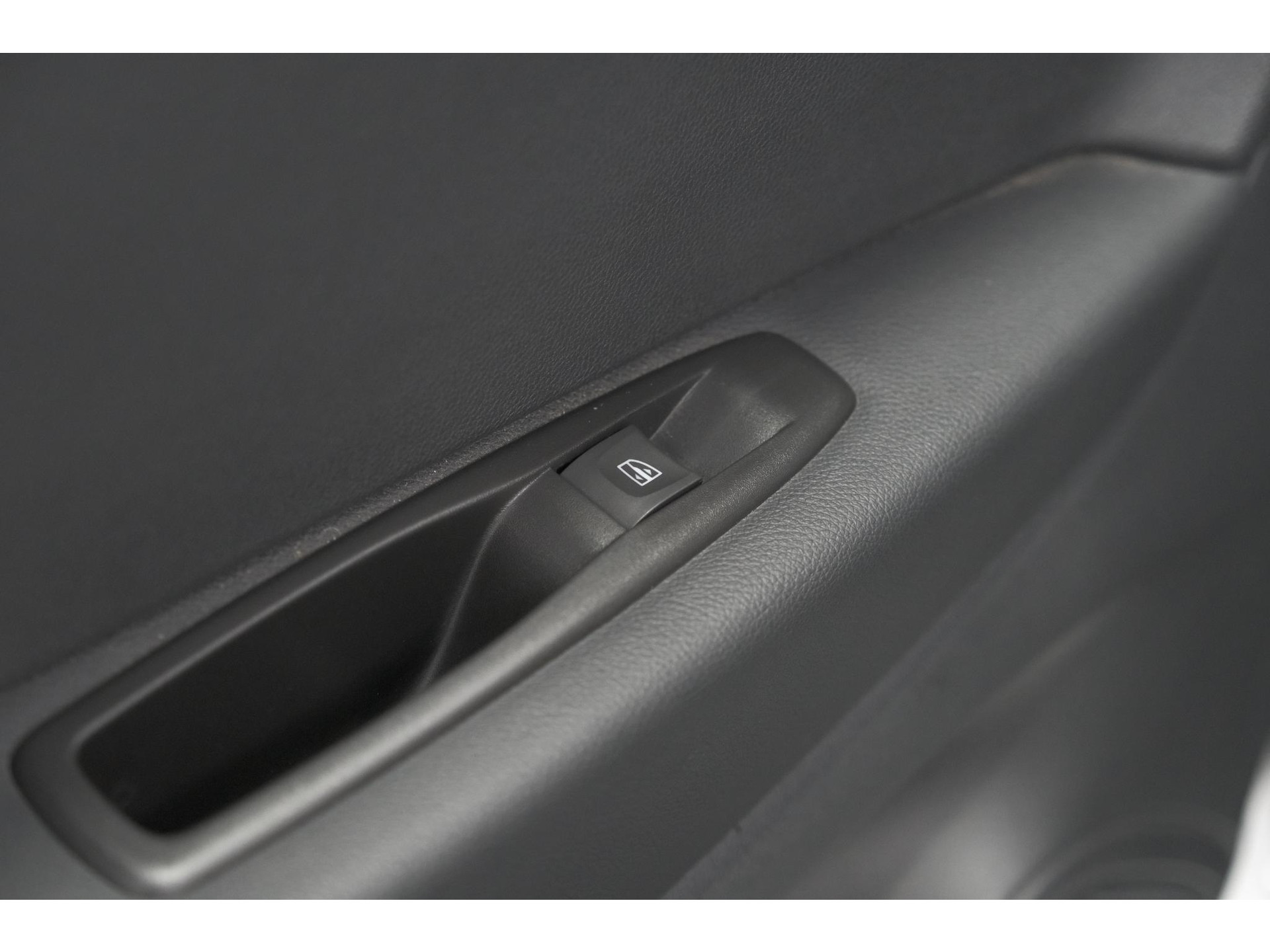 Renault Captur TCe 90 Intens | Trekhaak | AllSeason banden | Navigatie | Parkeersensoren