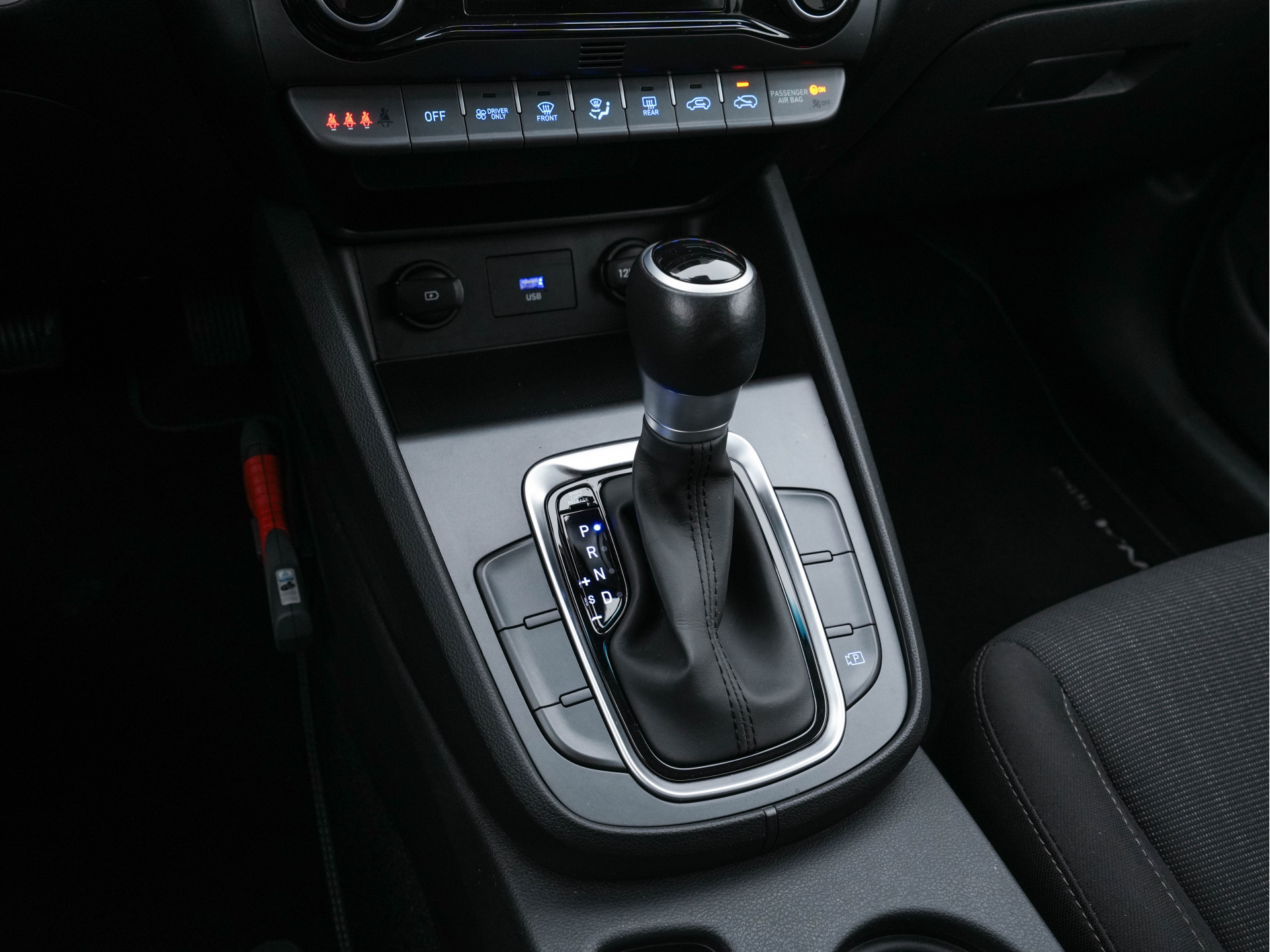 Hyundai Kona 1.6 GDI HEV Fashion (INCL-BTW) Aut. *NAVI-FULLMAP | DIGI-COCKPIT | FULL-LED | KEYLESS | CAMERA | HEAD-UP | SHIFT-PADDLES | DAB | COMFORT-SEATS | PRIVACY-GLASS | TOWBAR | 16 "ALU*