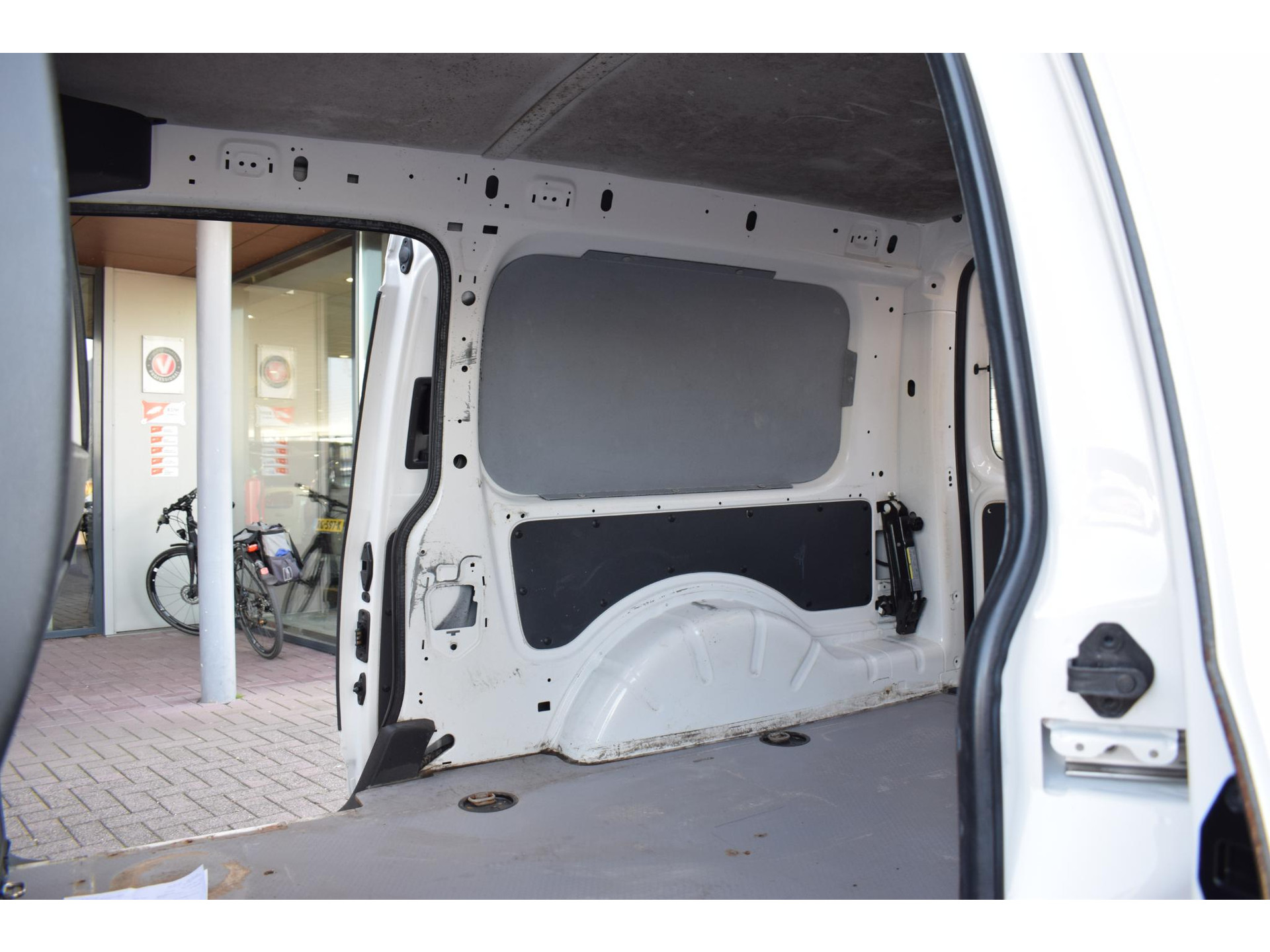 Volkswagen Caddy 2.0 TDI L2H1 BMT Maxi Comfortline | Automaat | Dubbele Schuifdeur | Airco | Zwaailicht