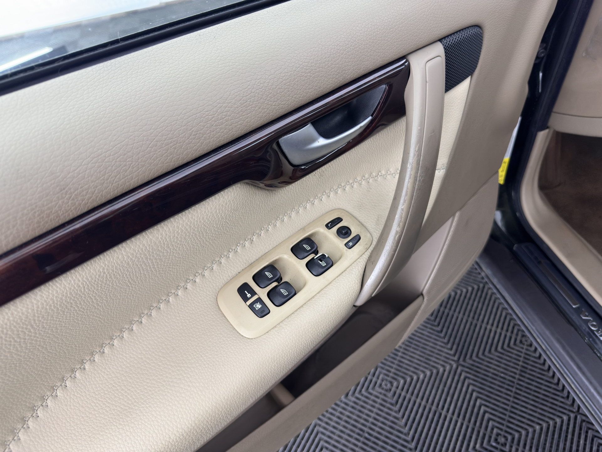 Volvo XC70 2.4D Summum AWD Aut. *LEATHER | ECC | HEATED-COMFORTSEATS | CRUISE | NAVIGATION | TOWBAR | 16''ALU *