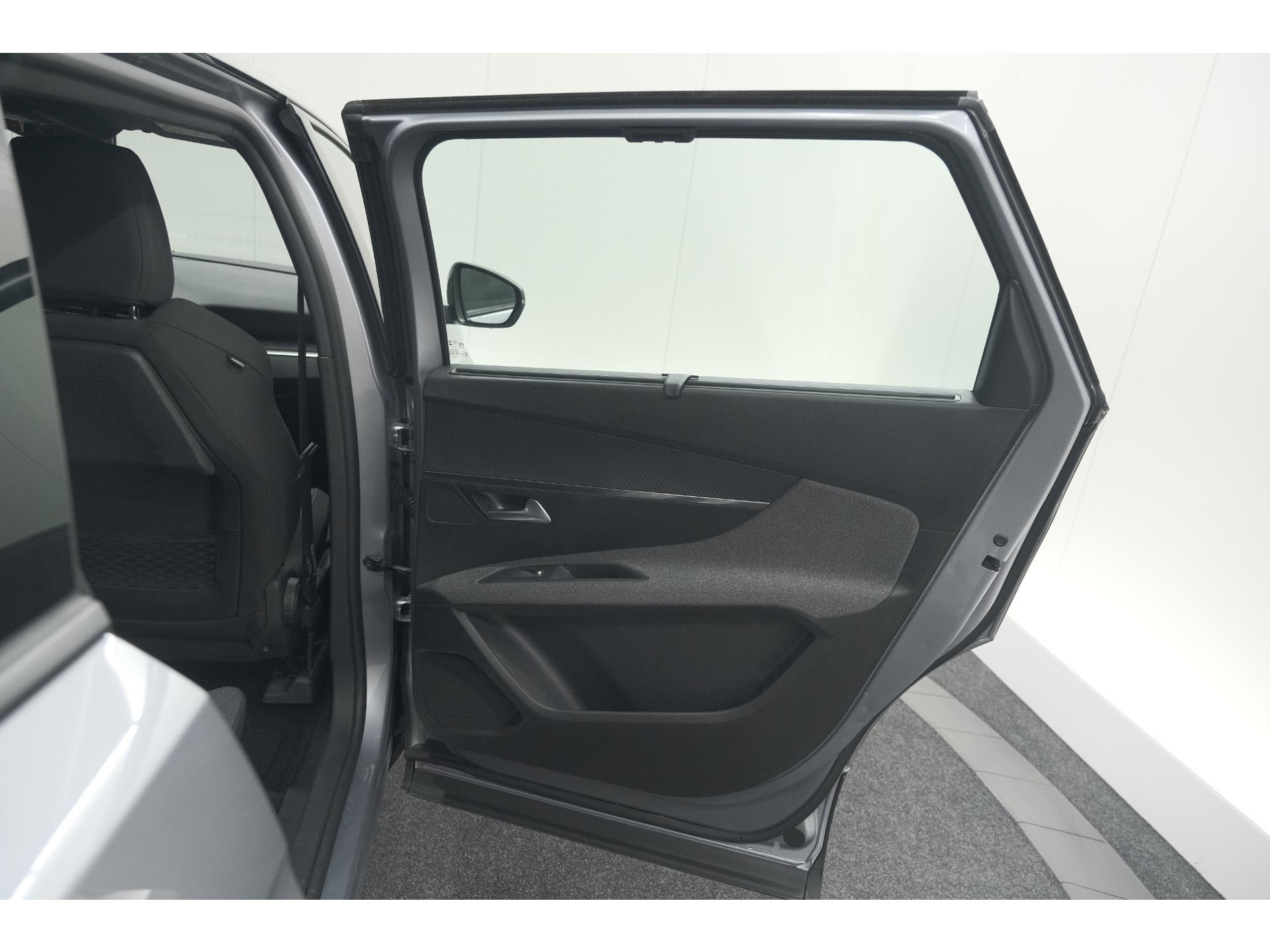 Peugeot 5008 PureTech 130 EAT8 Active Pack | 7 Zitplaatsen | Camera | Apple Carplay | Parkeersensoren
