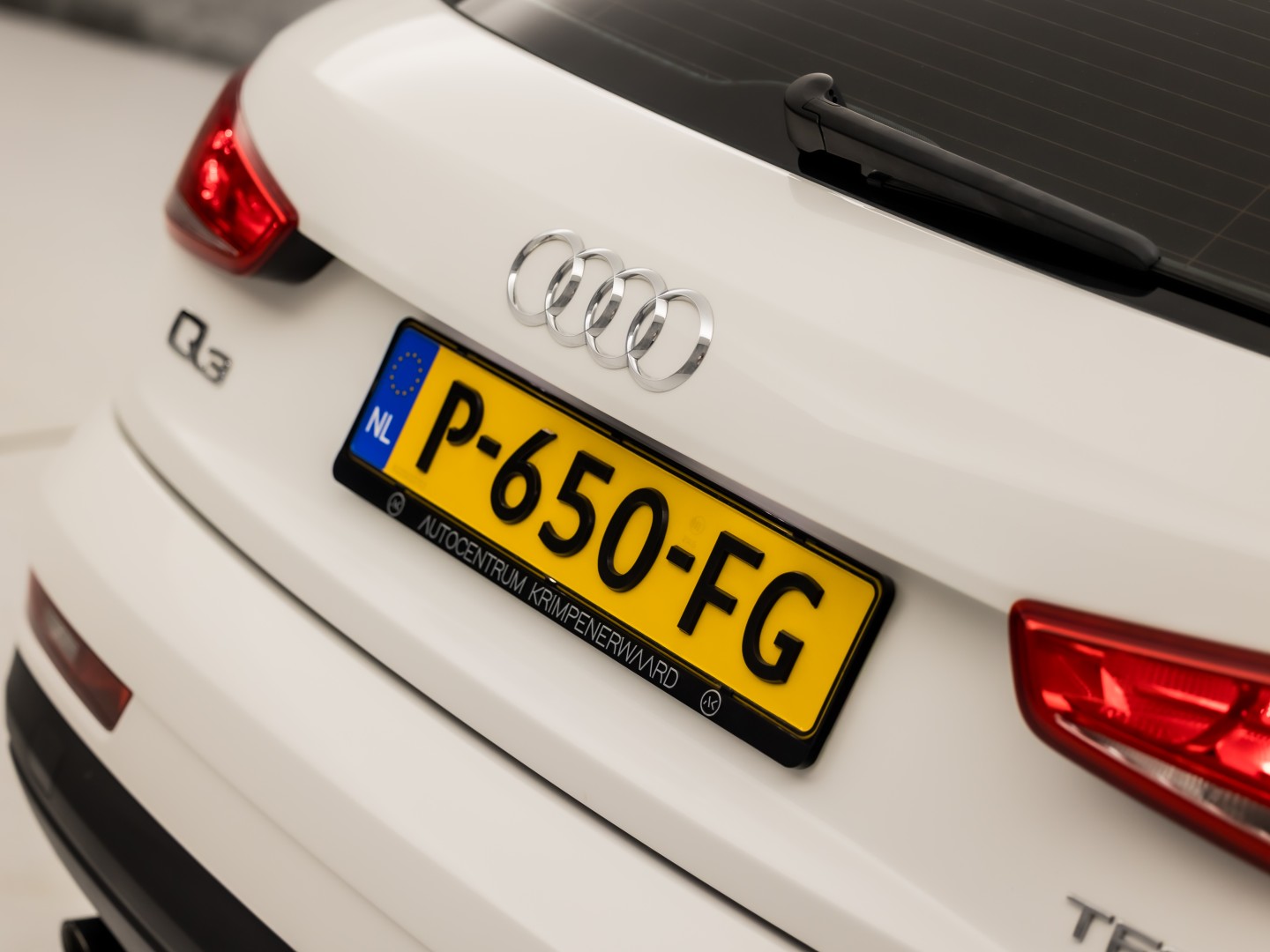 Audi Q3 1.4 TFSI Sport 150Pk Automaat (NAVIGATIE, CLIMATE, STOELVERWARMING, GETINT GLAS, SPORTSTOELEN, BLUETOOTH, NIEUWE APK, NIEUWSTAAT)