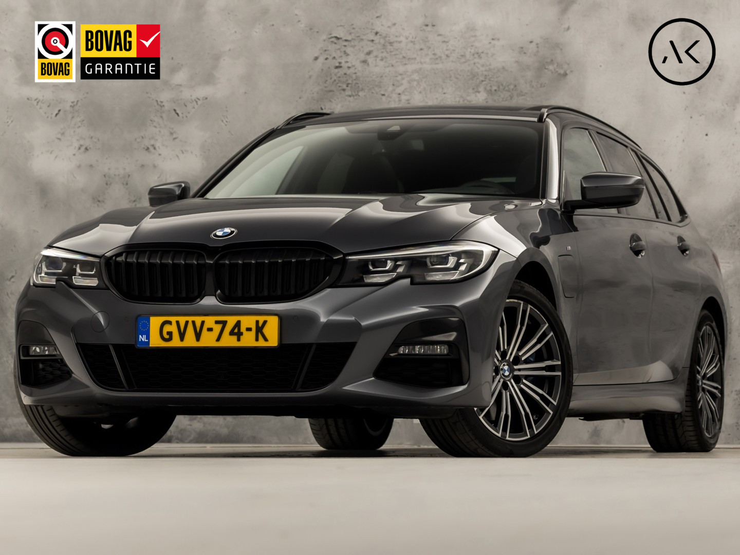 BMW 3 Serie 330e M Sport High Executive 292Pk Automaat (PANORAMADAK, M PAKKET, APPLE CARPLAY, CAMERA, LEDER/ALCANTARA, SFEERVERLICHTING, GETINT GLAS, ELEK ACHTERKLEP, STOELVERWARMING, NIEUWSTAAT)