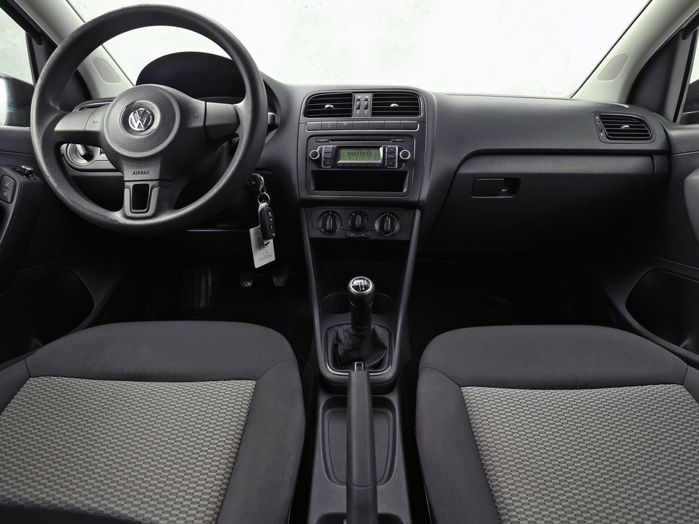 Volkswagen Polo 1.2 Feel (5 DEURS, AIRCO, ELEK RAMEN, SPORTSTOELEN, NIEUWE APK, NIEUWSTAAT)