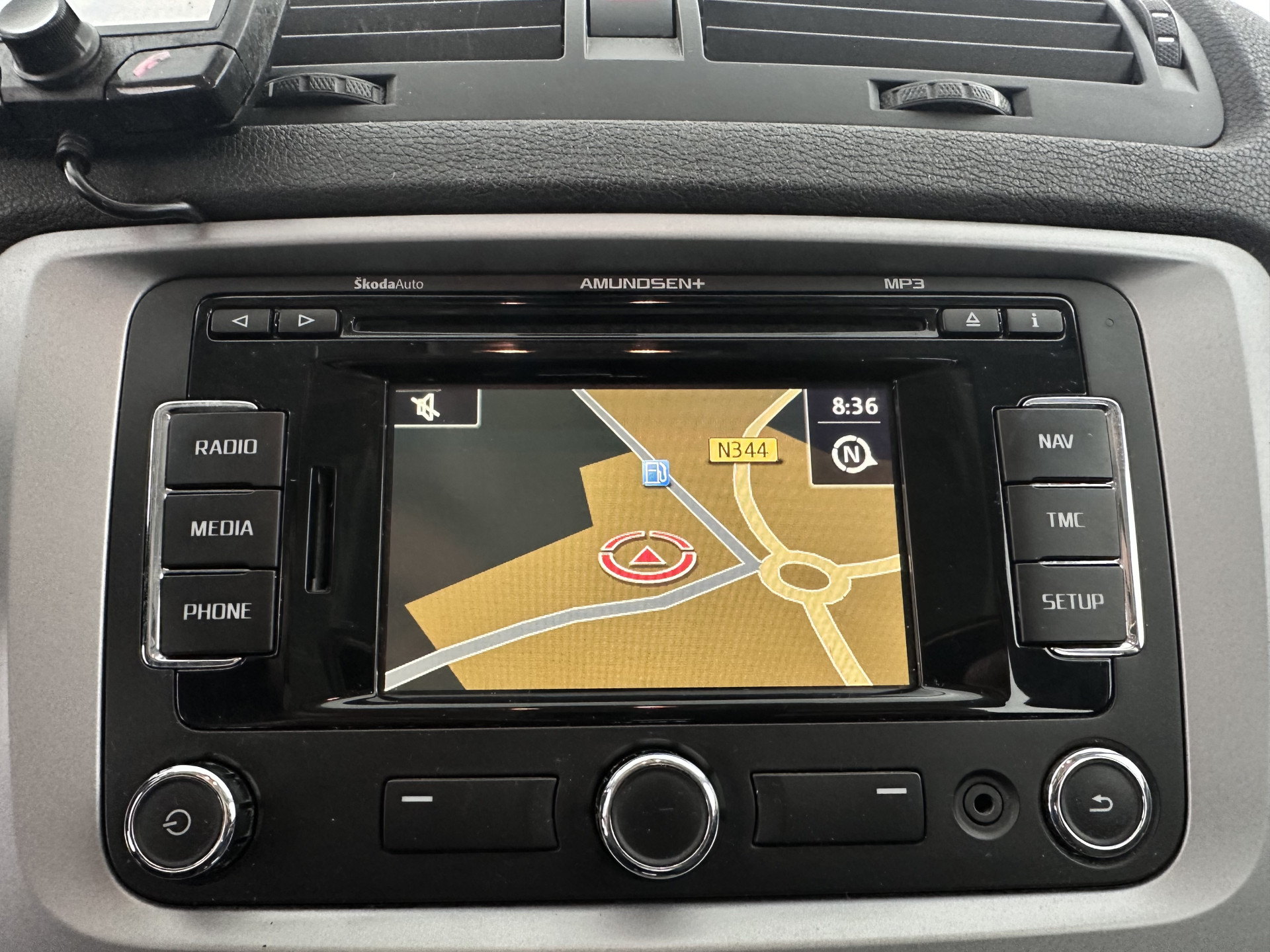 ŠKODA Octavia Combi 1.6 TDI Ambition Business Line Aut. *NAVI-FULLMAP | AIRCO | CRUISE | AMUNDSEN-AUDIO | PDC | COMFORT-SEATS | TOWBAR | 15''ALU*