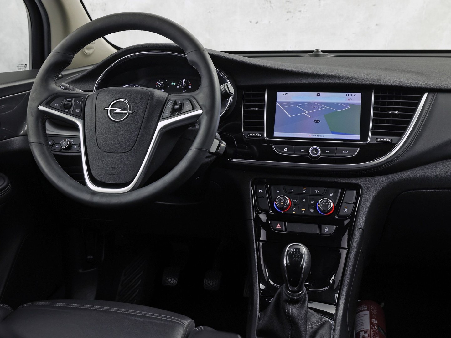 Opel Mokka X 1.4 Turbo Innovation Sport (GROOT NAVI, APPLE CARPLAY, STUUR/STOELVERWARMING, TREKHAAK, LEDER, CRUISE, LM VELGEN, NIEUWE APK)