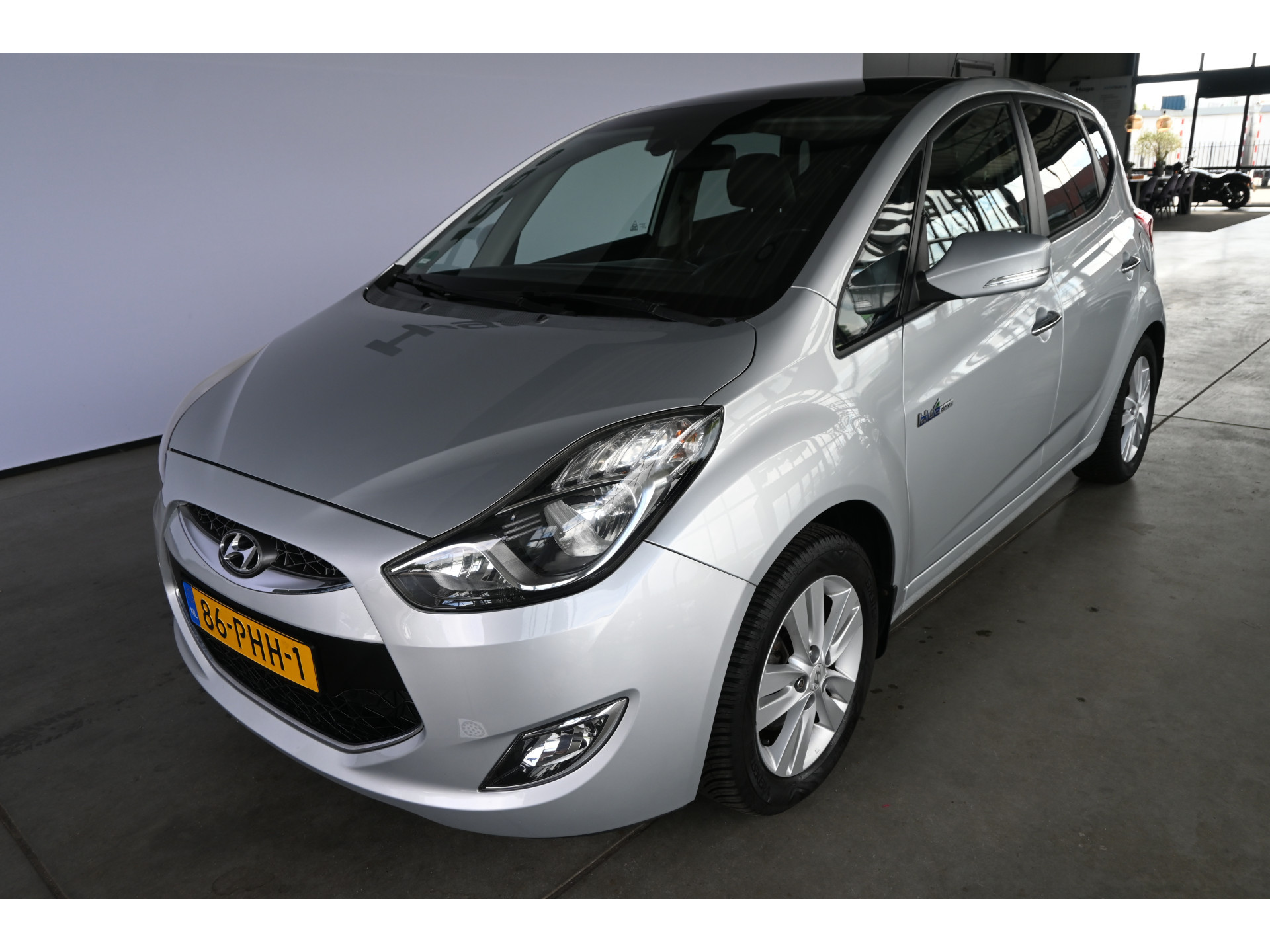 Hyundai ix20 1.4i i-Catcher Clima Navigatie Schuifdak Trekhaak Goed Onderhouden! Inruil Mogelijk!
