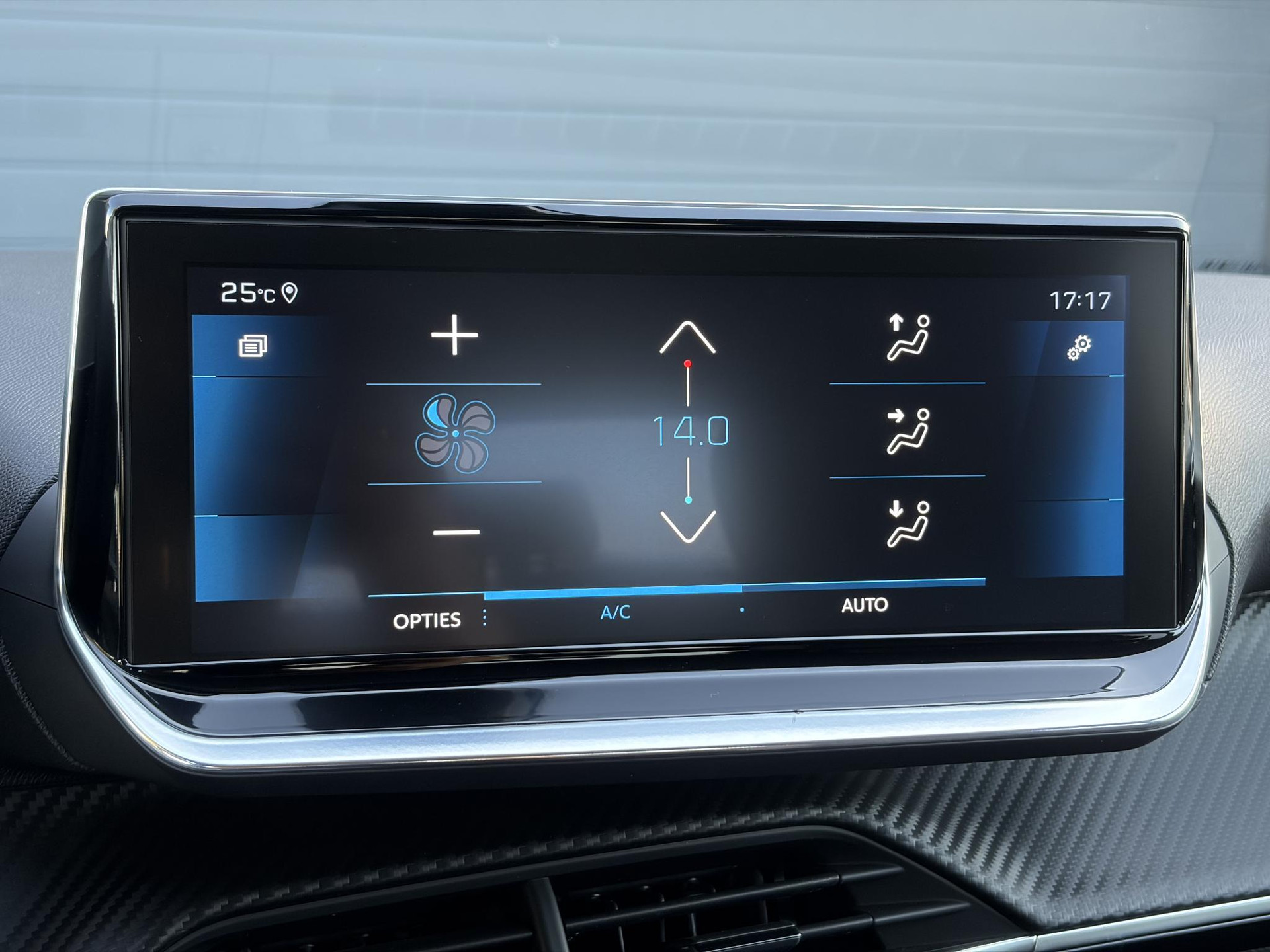 Peugeot 208 1.2 PureTech Allure ✓D-riem vv in 10-2025✓1e Eigenaar✓360° Camera✓Carplay✓Navi✓101pk✓LED✓Clima✓Cruise✓6 Bak✓Pdc✓Lm velgen✓Halfleder✓Recent beurt gehad✓N.A.P✓Apk tot 08-2028