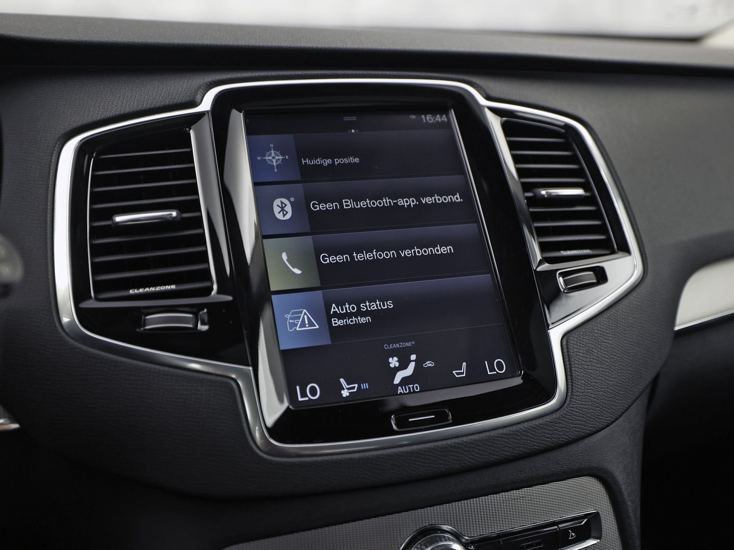 Volvo XC90 2.0 T8 Twin Engine AWD Inscription Automaat 407Pk (PANORAMADAK, APPLE CARPLAY, MEMORY SEATS, STOELVERWARMING/KOELING, CAMERA, GETINT GLAS, LEDER, TREKHAAK, NIEUWE APK)